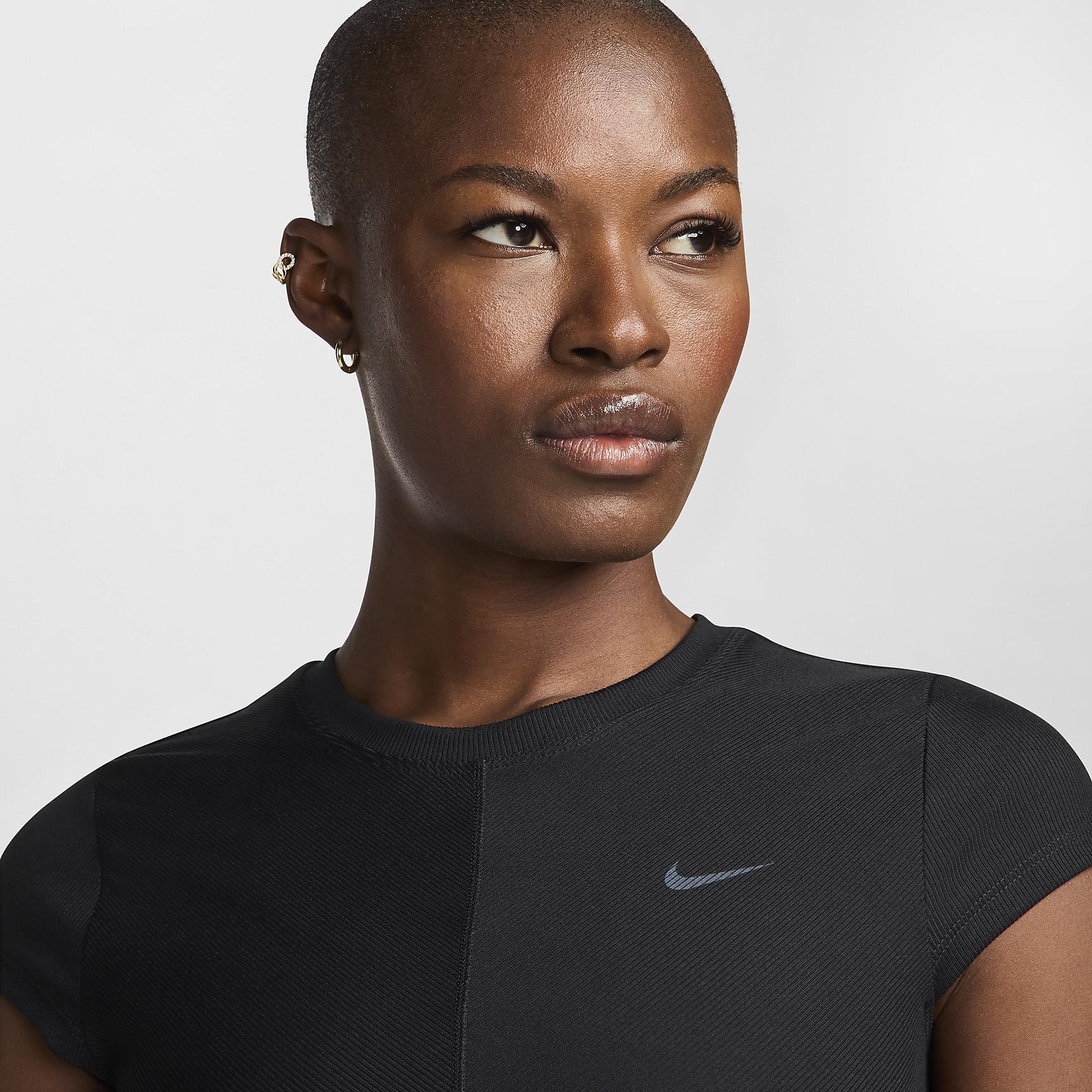 Nike One Fitted Rib Women's Dri-FIT Short-Sleeve Cropped Top Product Image