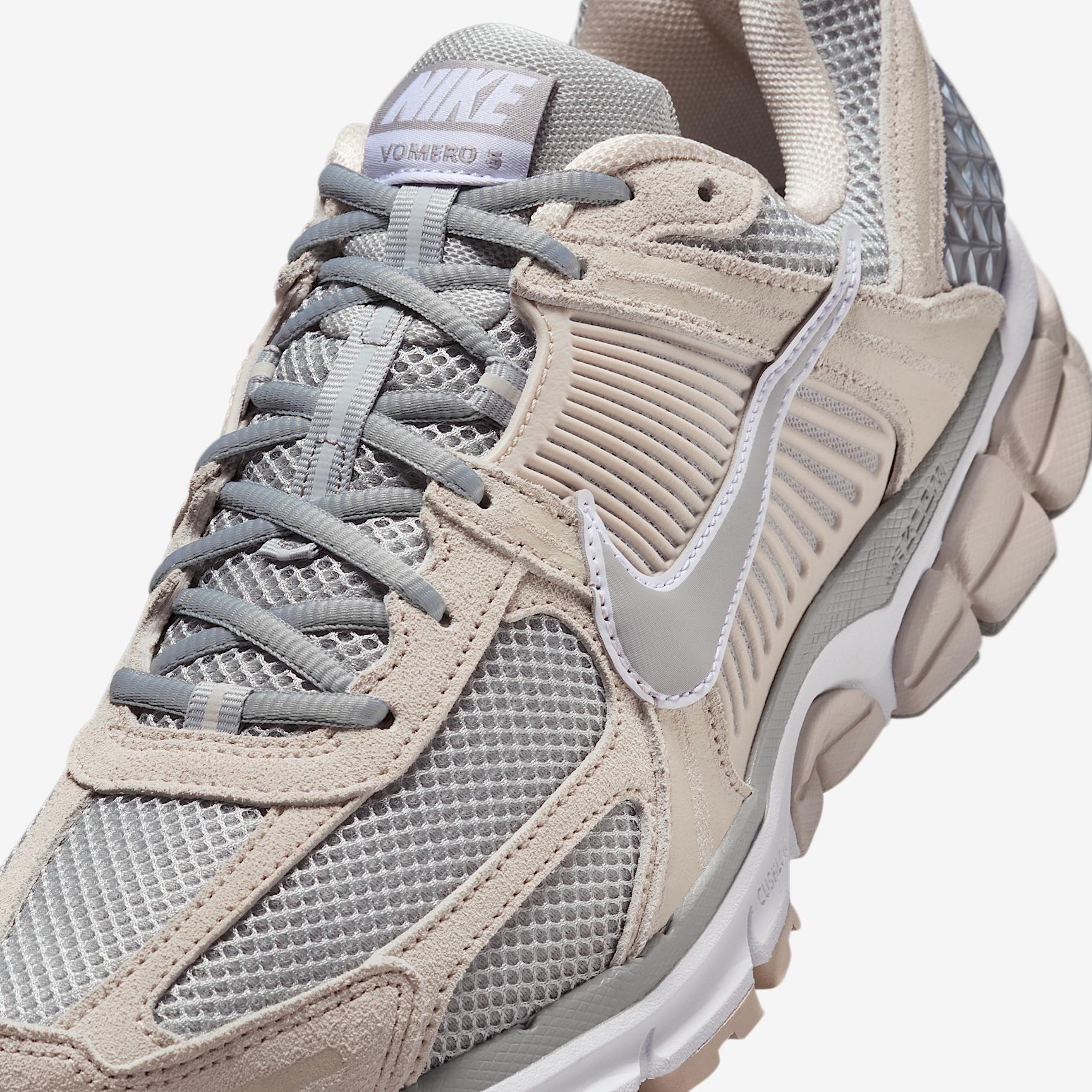 Nike Men's Zoom Vomero 5 Shoes Product Image