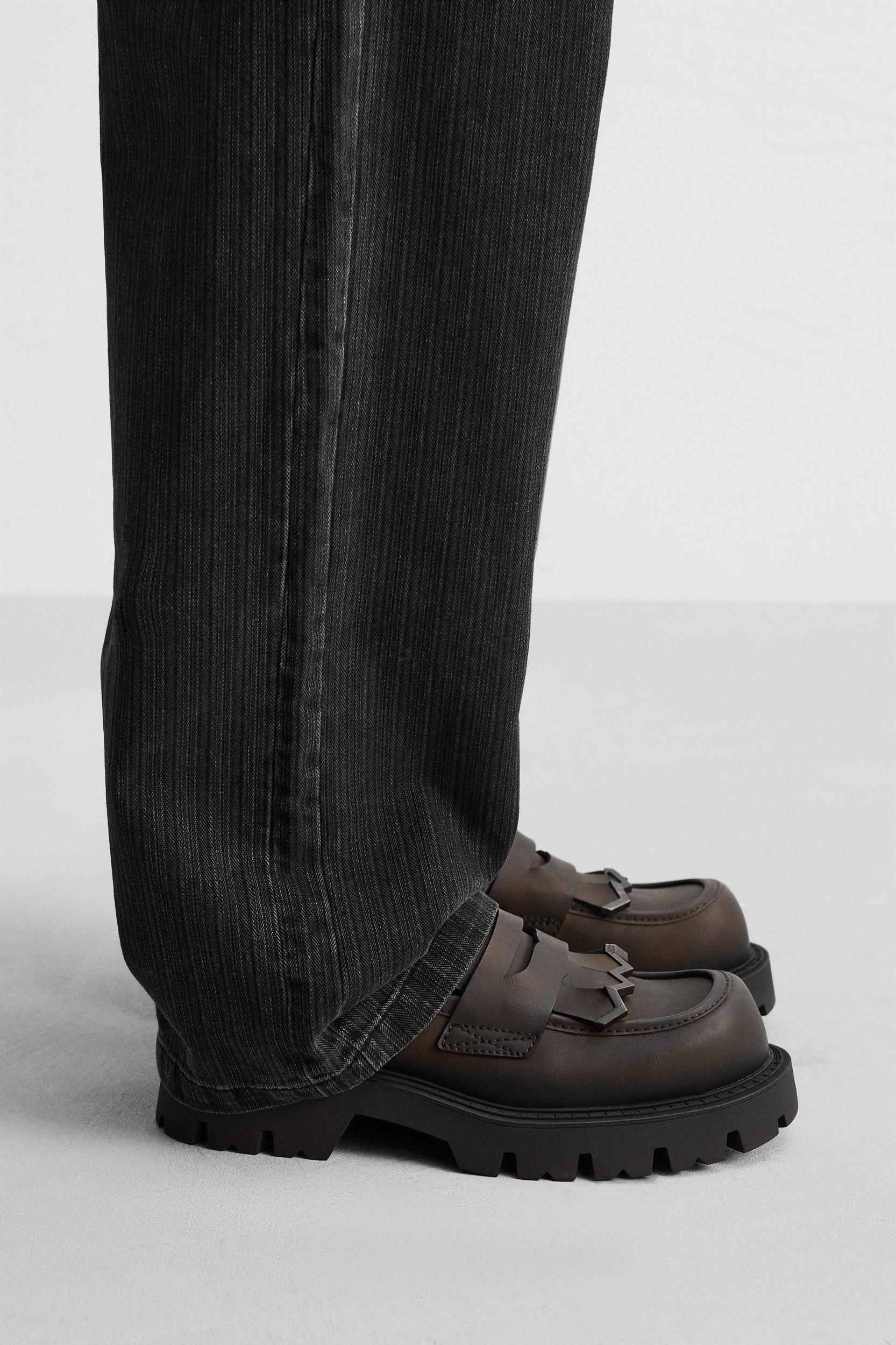 VOLUMINOUS FRINGED LOAFERS Product Image