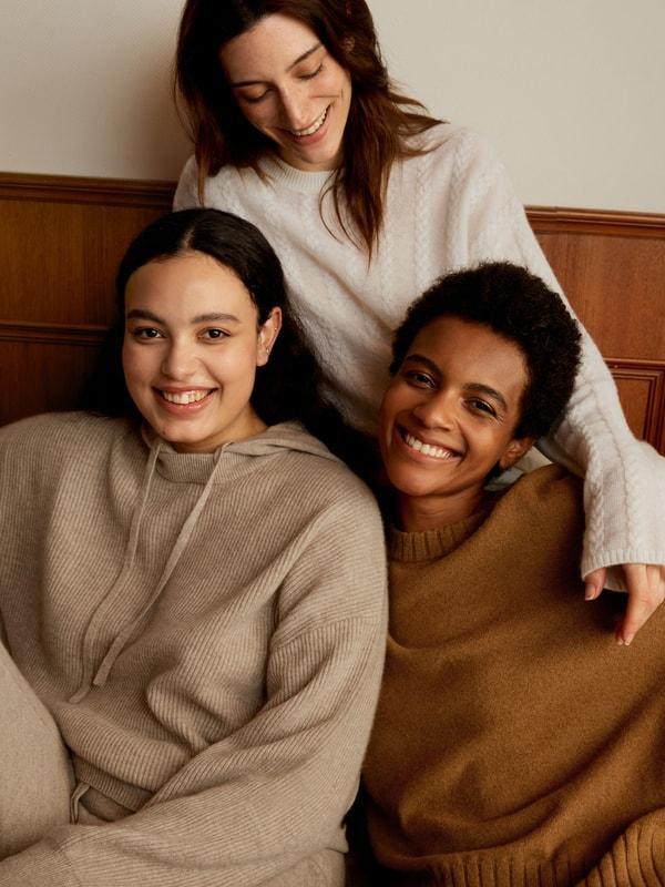 Eshe 2-in-1 Cashmere Detachable Hoodie Product Image