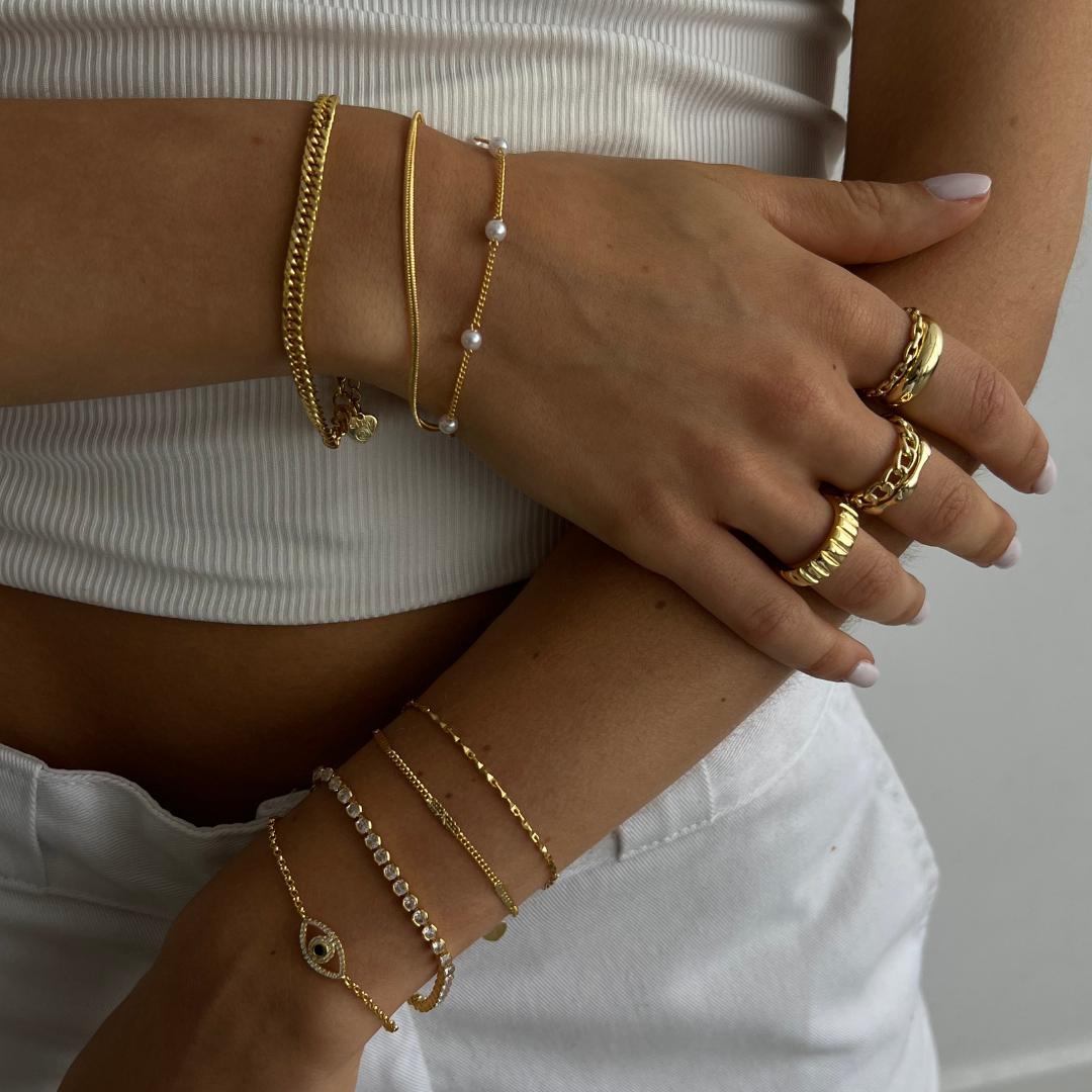 Girly Pearly Bracelet Product Image