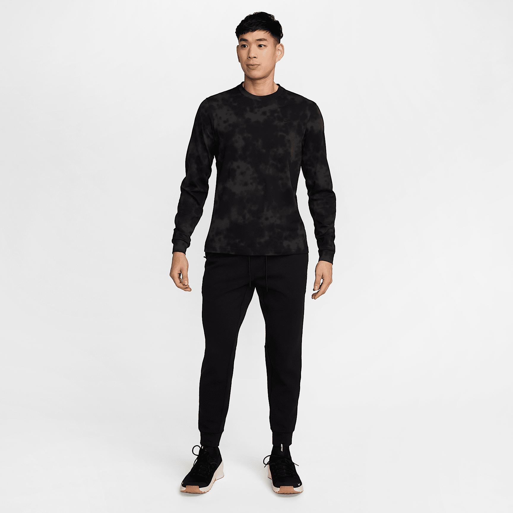 Nike Primary Men's Dri-FIT Long-Sleeve Fitness Top Product Image