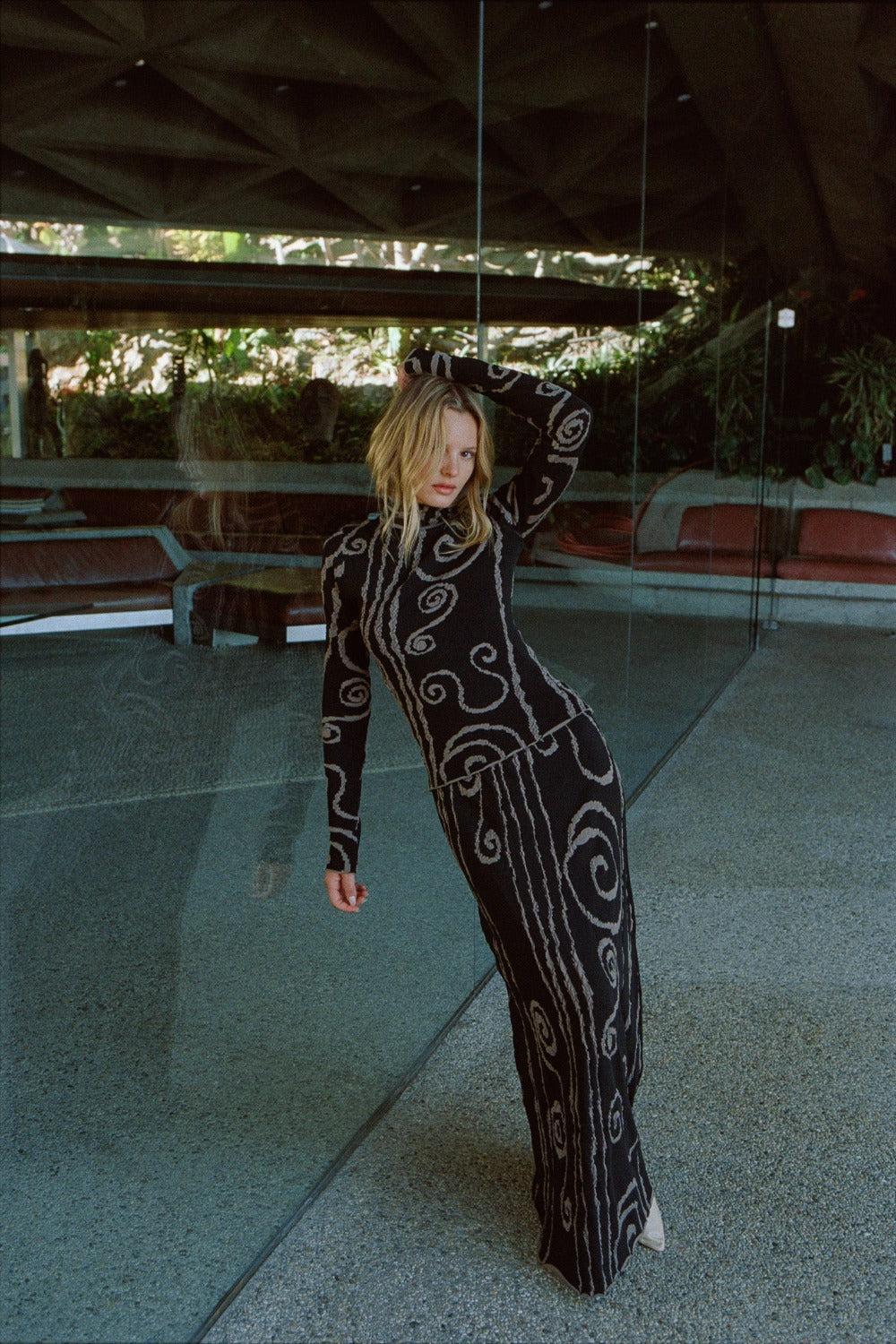 Ivy Muse Knit Maxi Skirt Black Swirl Product Image