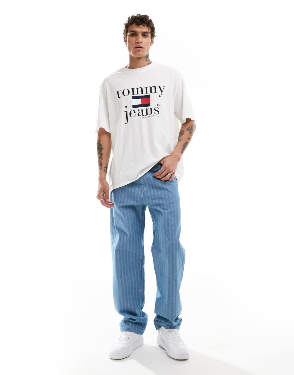 Tommy Jeans 90s logo T-shirt in white Product Image