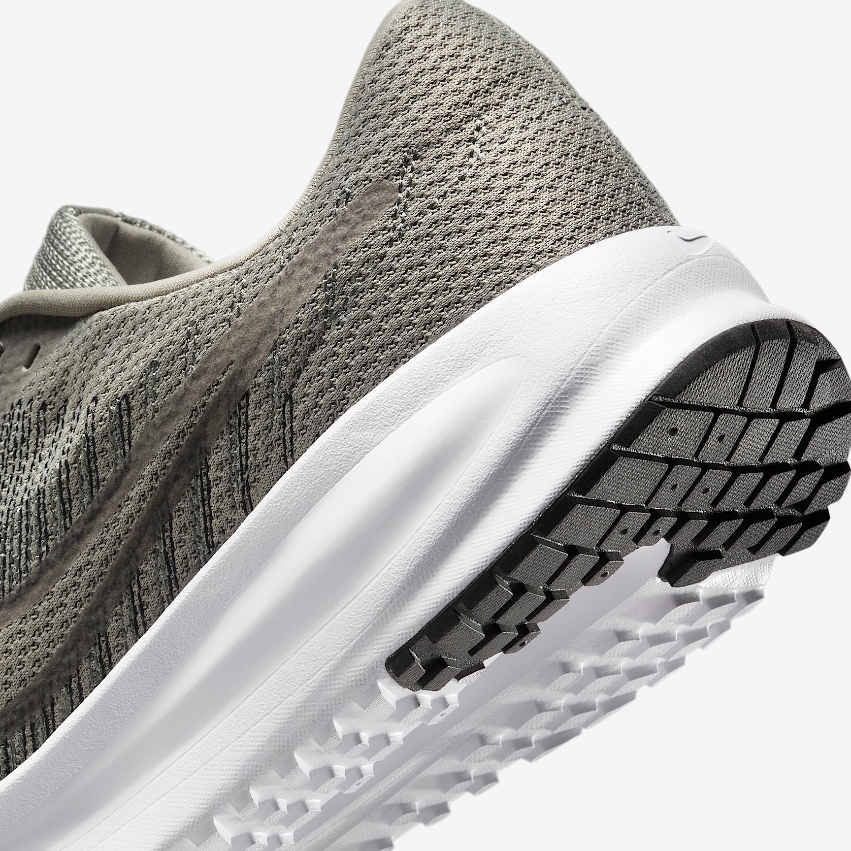Nike Men's Run Defy Road Running Shoes Product Image