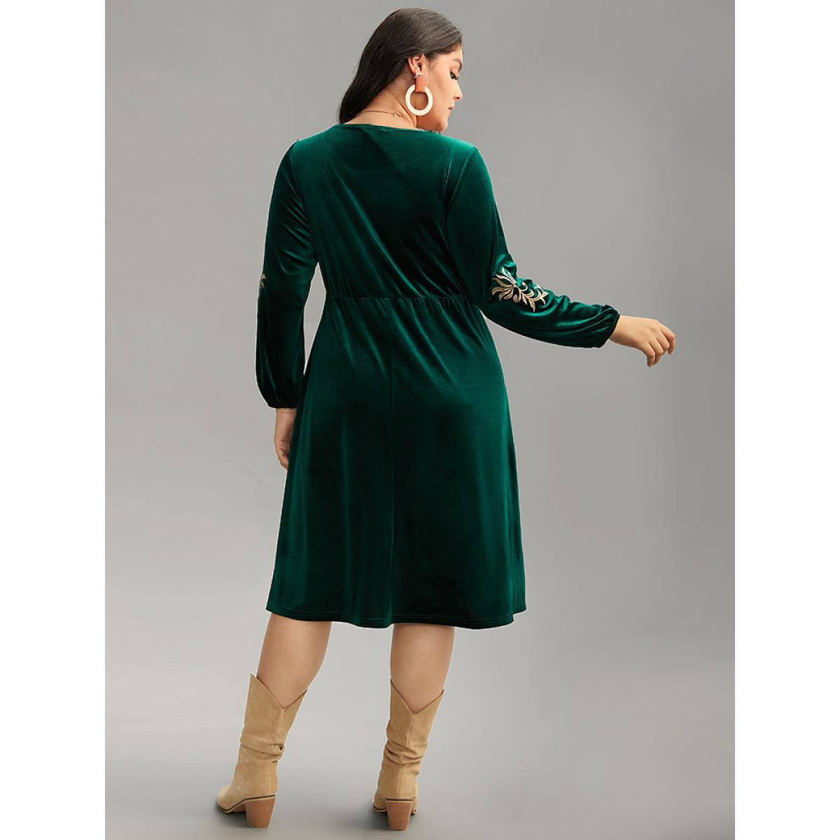 Plus Size Boho Print Embroidered Velvet Keyhole Dress DarkGreen Women Vacation Velvet Keyhole Cut-Out Long Sleeve Curvy Midi Dress BloomChic 18-20/2X Product Image