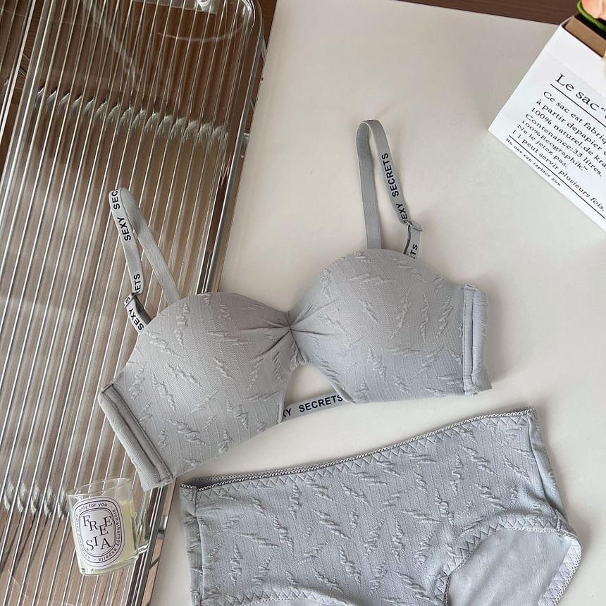 Lettering Print Cutout Wireless Bra Product Image