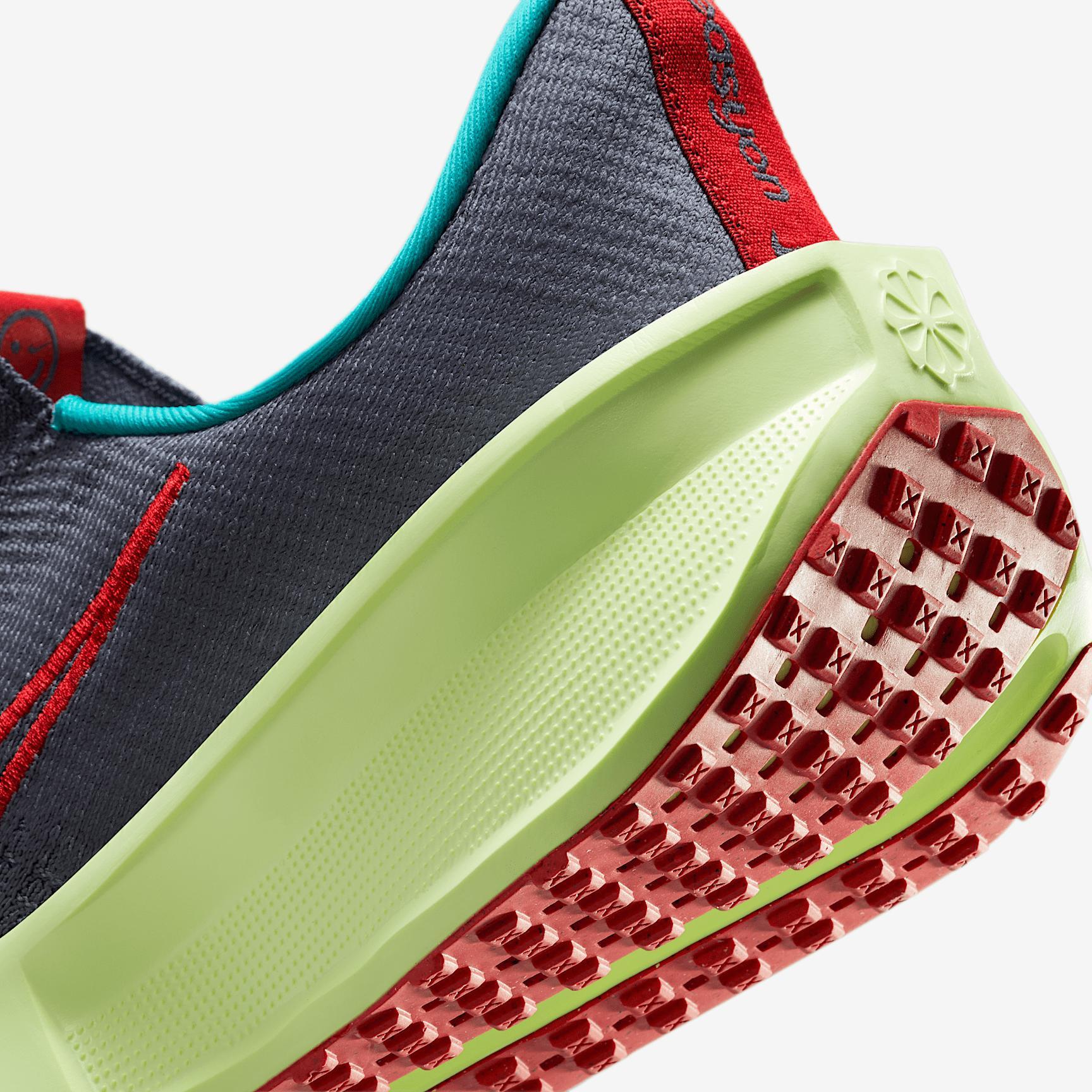 Nike Men's Interact Run EasyOn Road Running Shoes Product Image