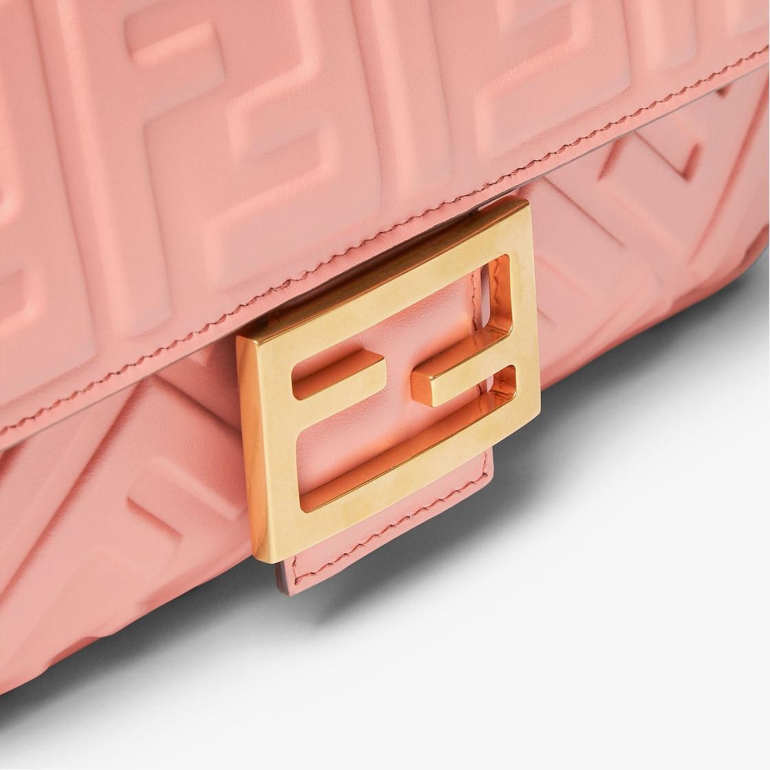 BaguettePink leather bag Product Image