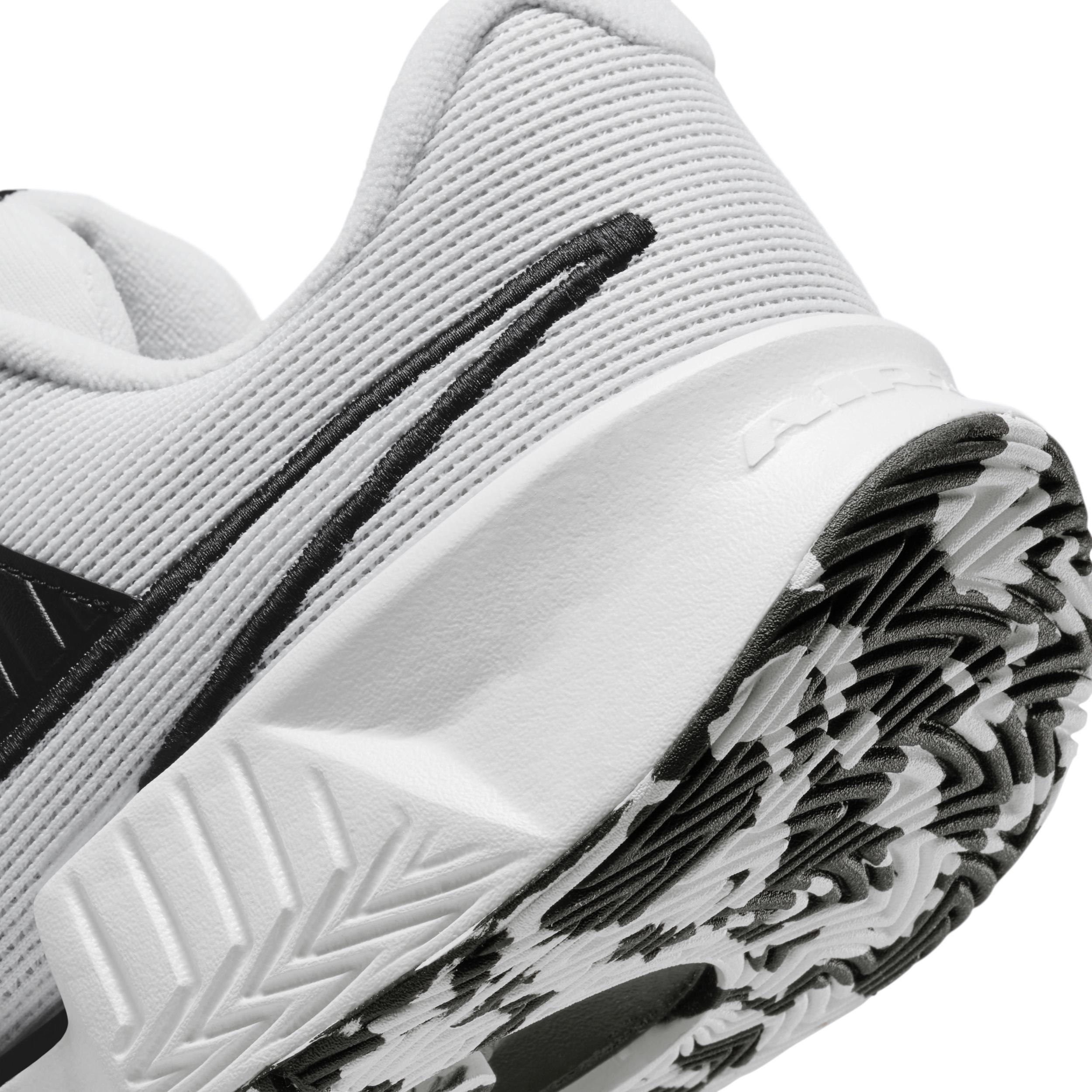 Nike Men's Zoom Challenge Pickleball Shoes Product Image