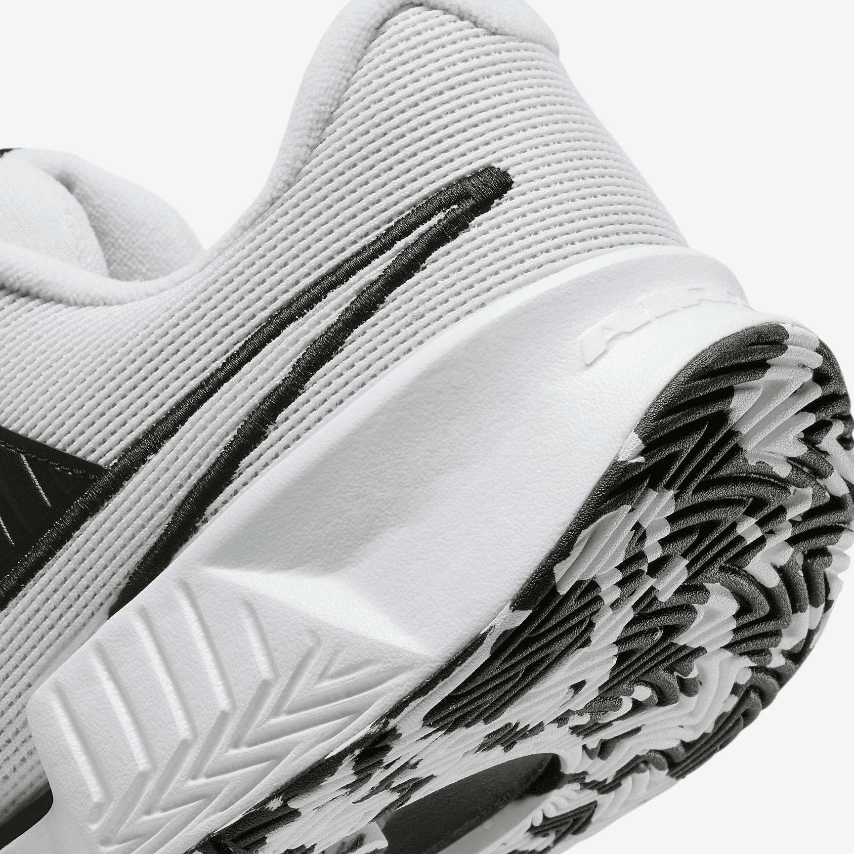 Nike Zoom Challenge Men's Pickleball Shoes Product Image