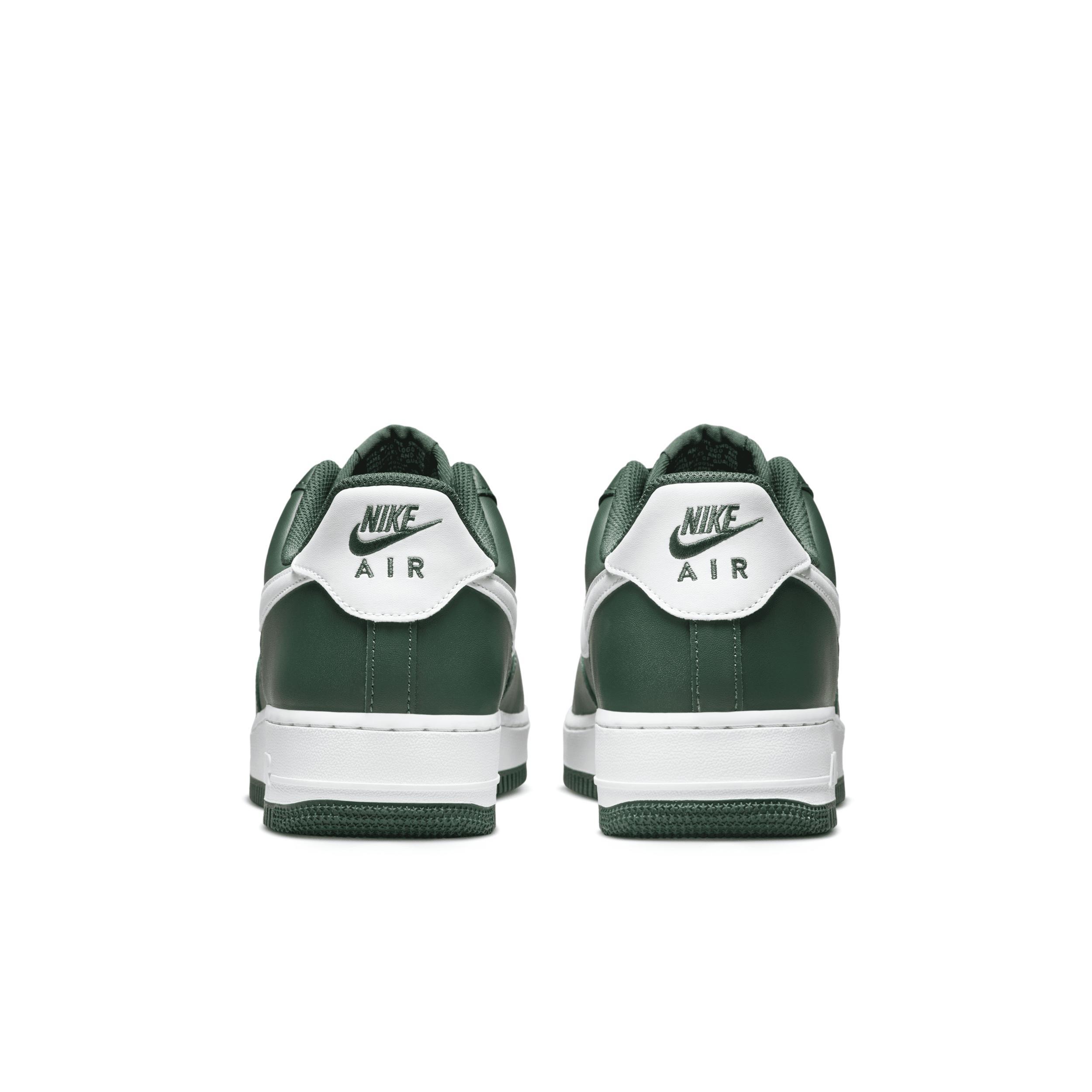 Nike Men's Air Force 1 '07 LV Shoes Product Image