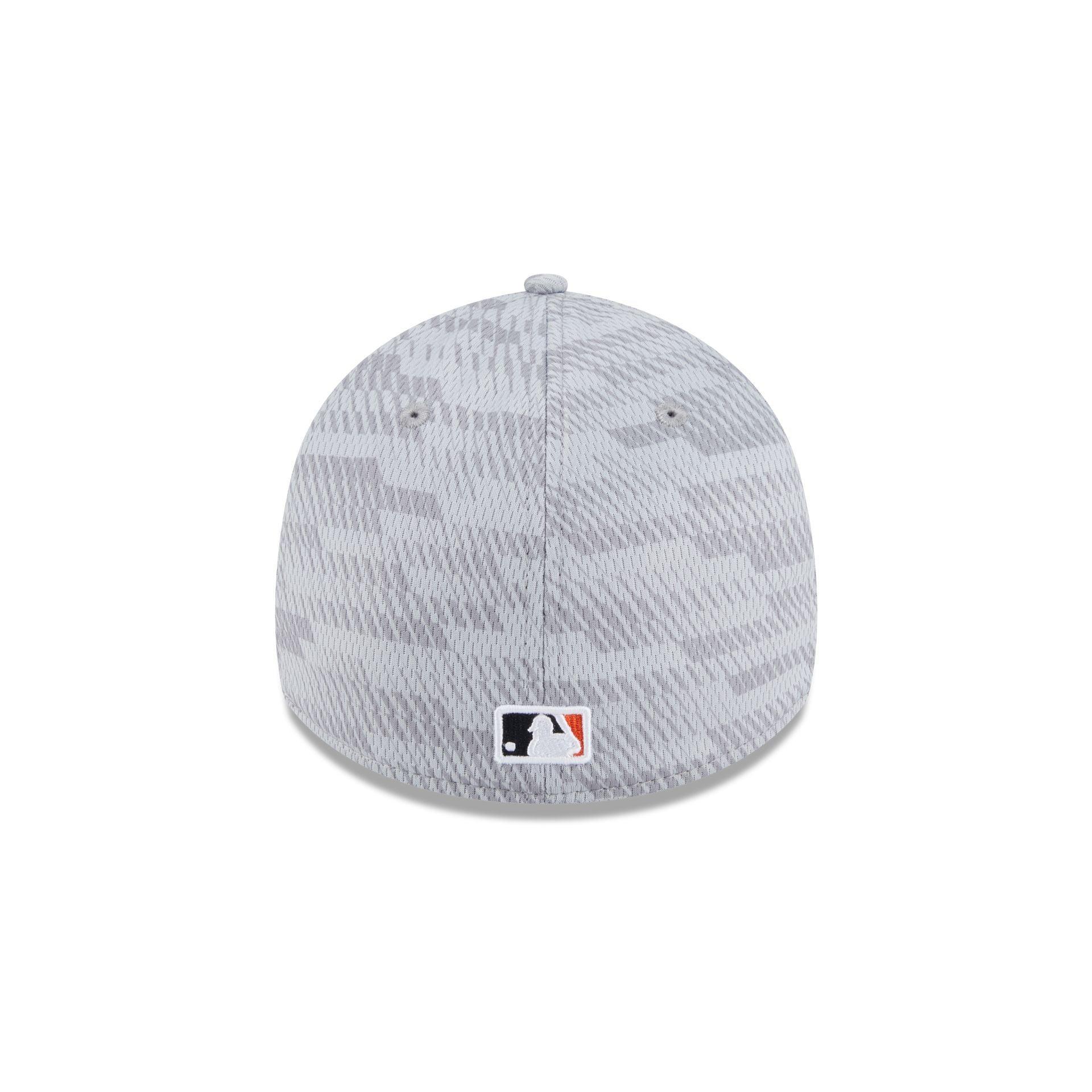 Pittsburgh Pirates 2025 Clubhouse Gray 39THIRTY Stretch Fit Male Product Image