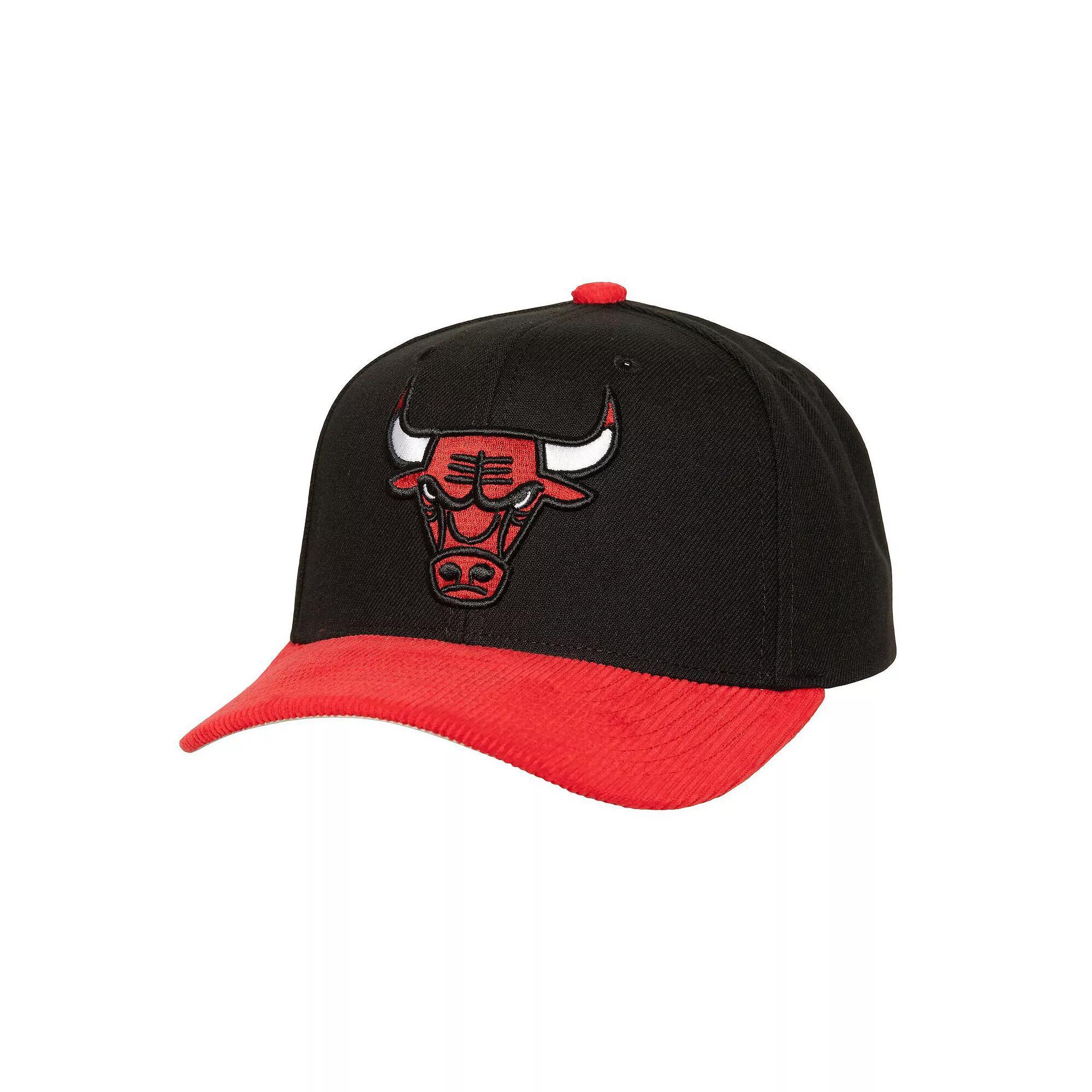Men's Mitchell & Ness Black Chicago Bulls Corduroy Pro Crown Adjustable Hat Product Image