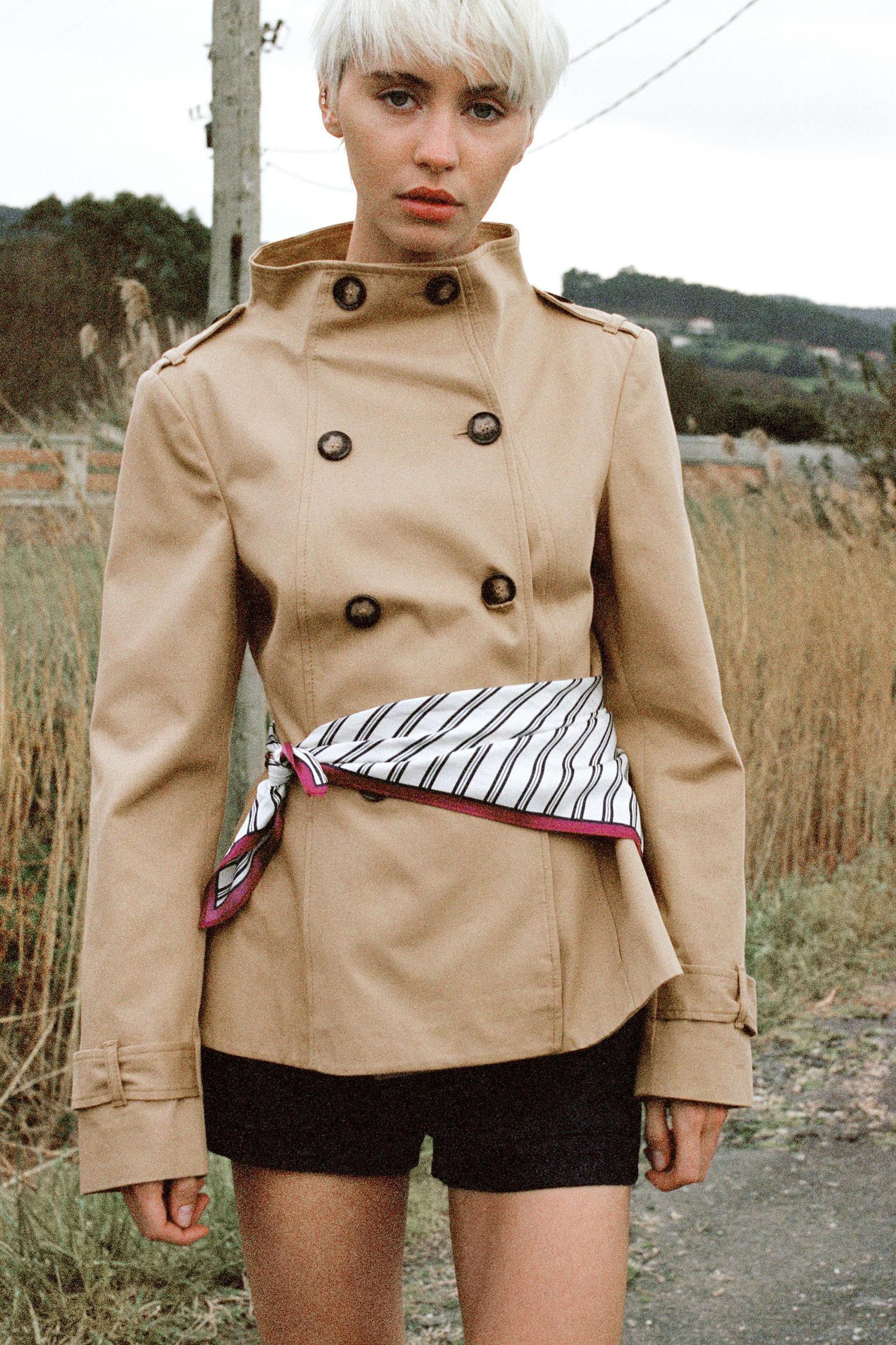 SHORT PRINTED SCARF TRENCH COAT Product Image