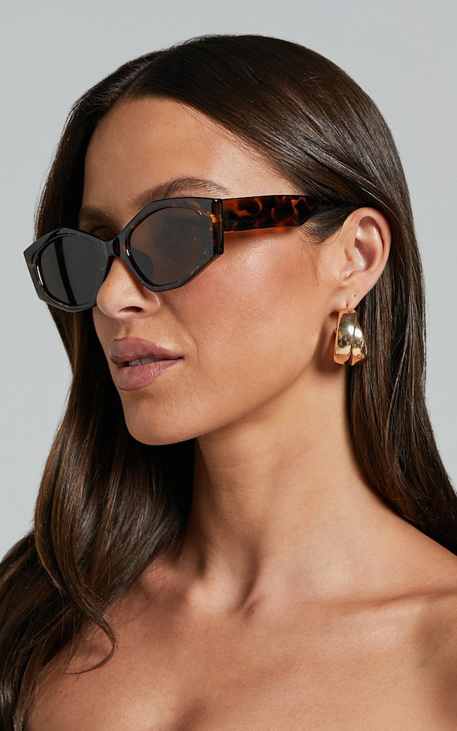 Keisha Sunglasses - Wide Rim Sunglasses in Tort Product Image