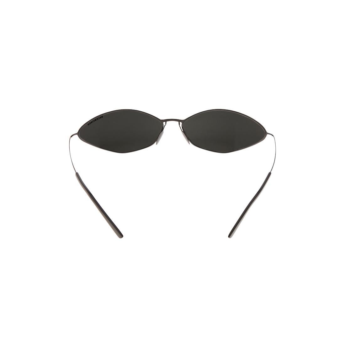 Malibu Round Sunglasses  in Black Product Image