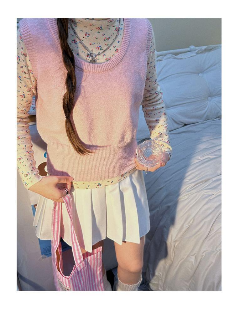 Crew Neck Plain Crop Sweater Vest Product Image
