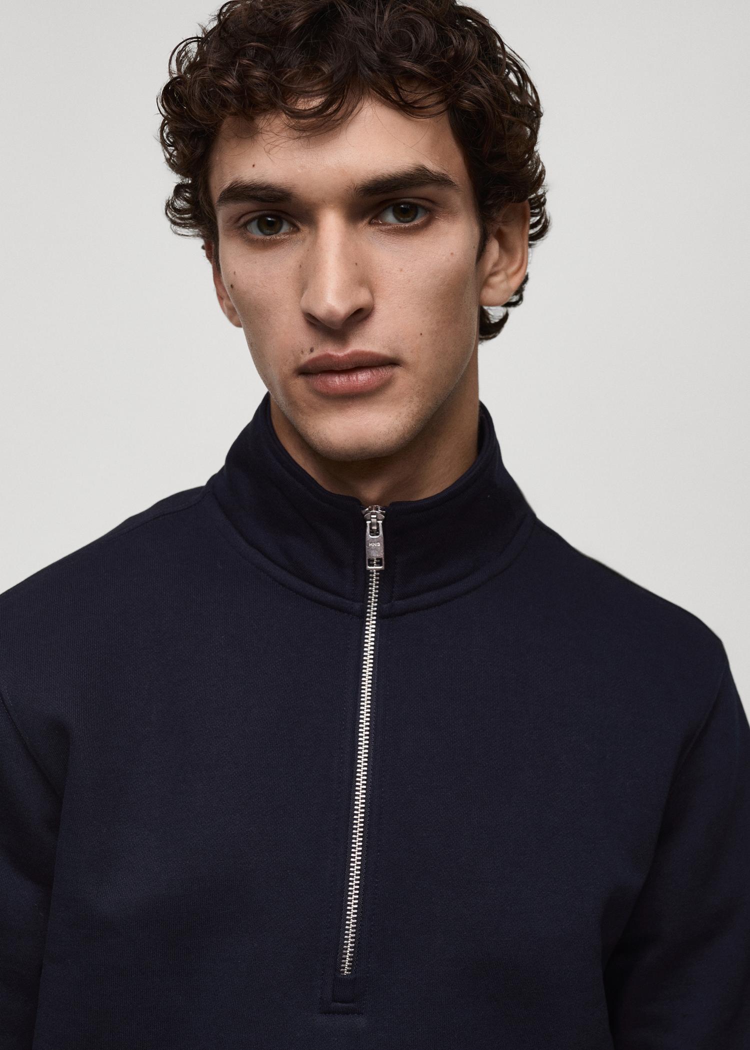 Regular-fit zipper-neck sweatshirt - Men | MANGO USA Product Image