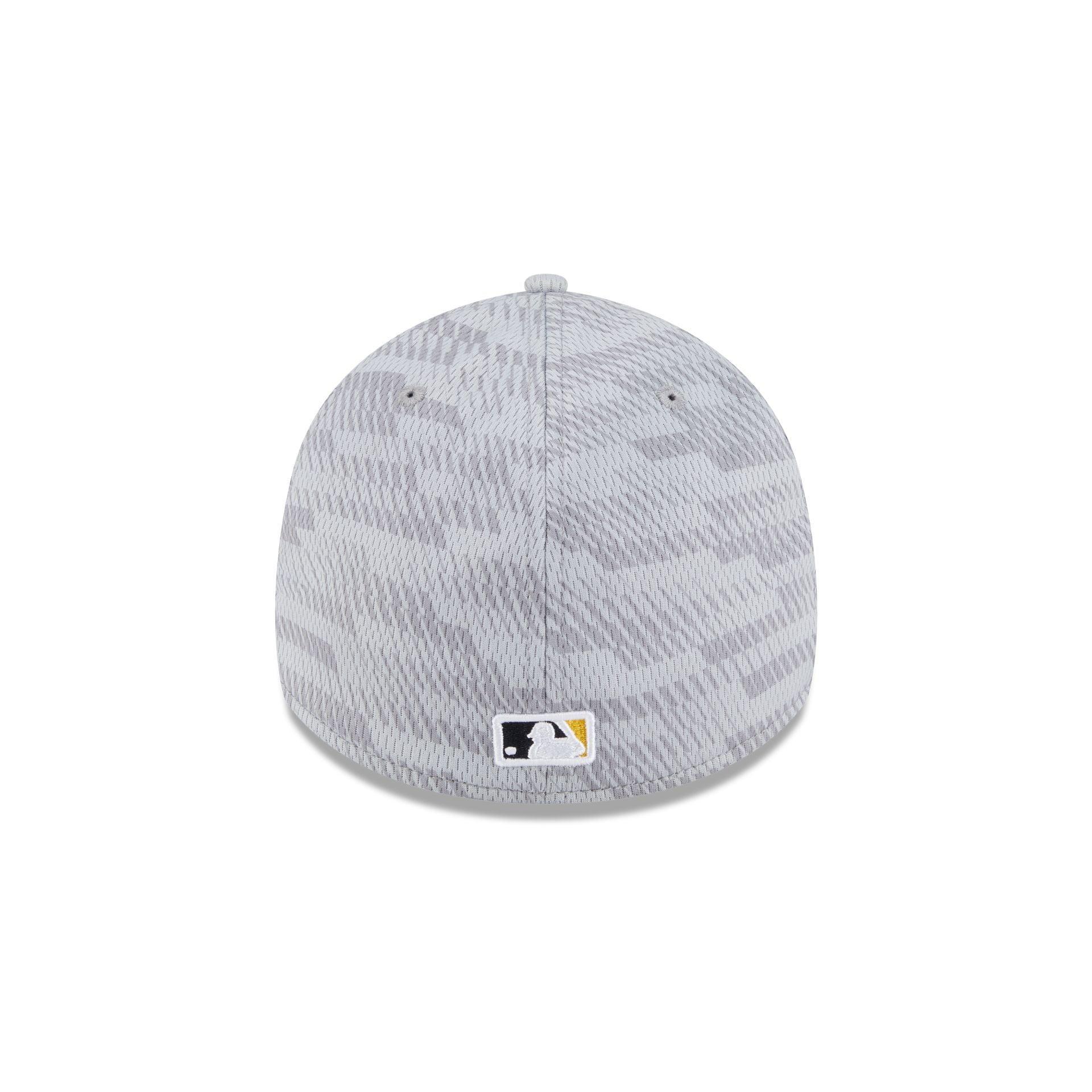 Pittsburgh Pirates 2025 Clubhouse Gray 39THIRTY Stretch Fit Male Product Image