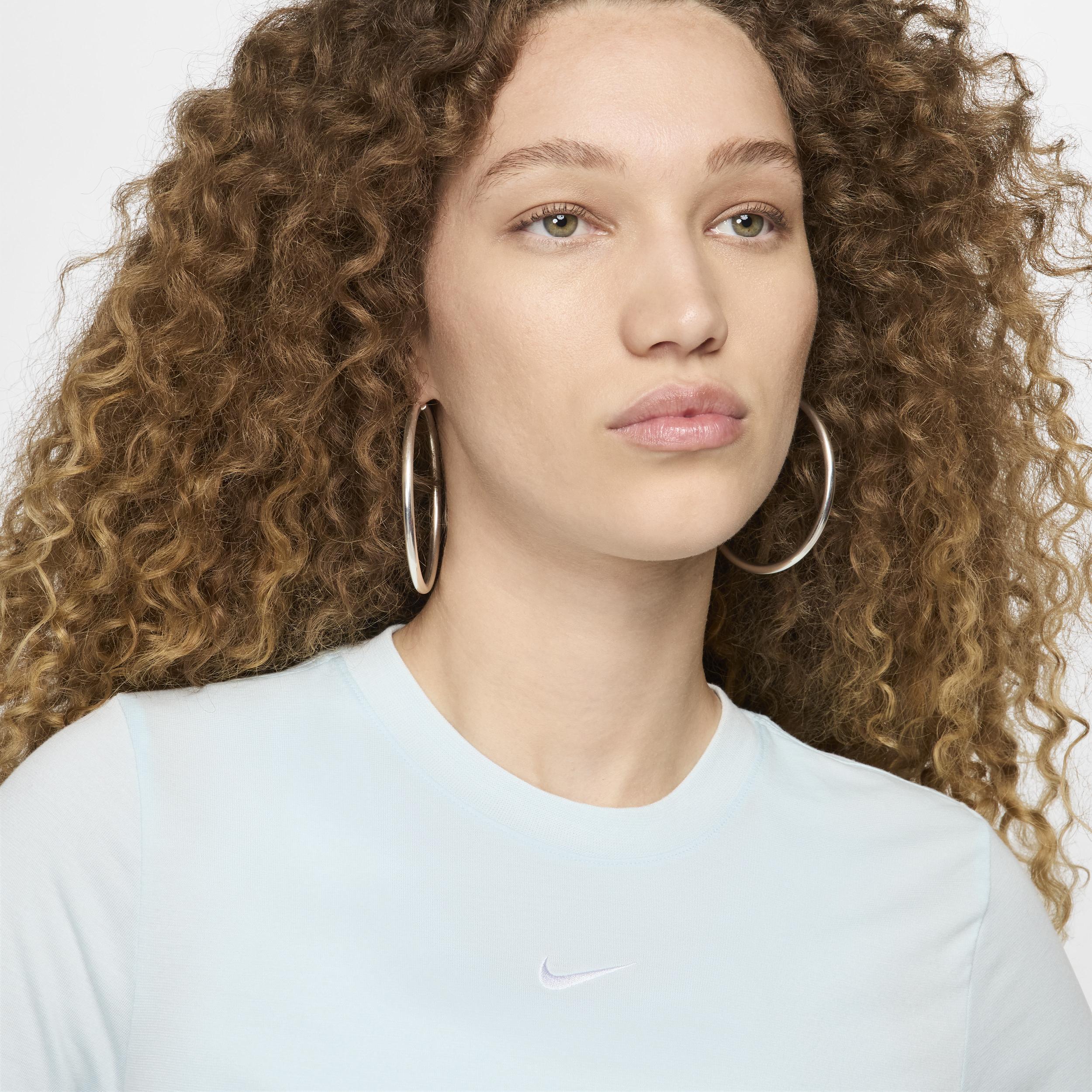 Nike Sportswear Essential Women's Slim Cropped T-Shirt Product Image