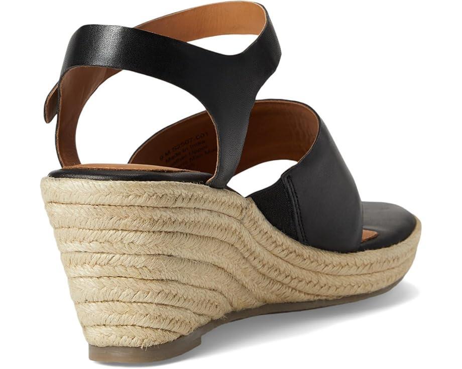 Women's SoftWalk Hilo Product Image