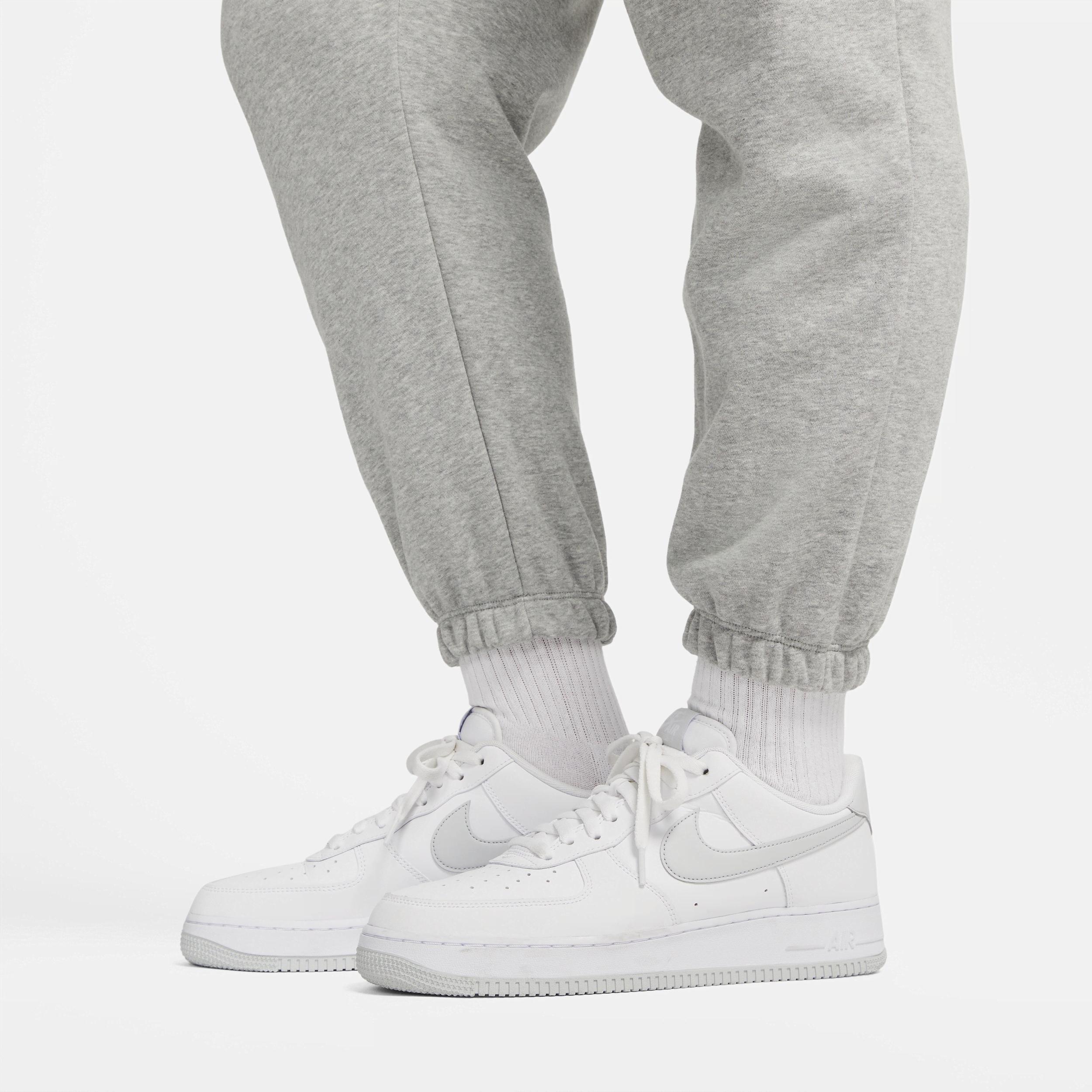 Women's Nike Sportswear Club Fleece Mid-Rise Oversized Sweatpants (Plus Size) Product Image