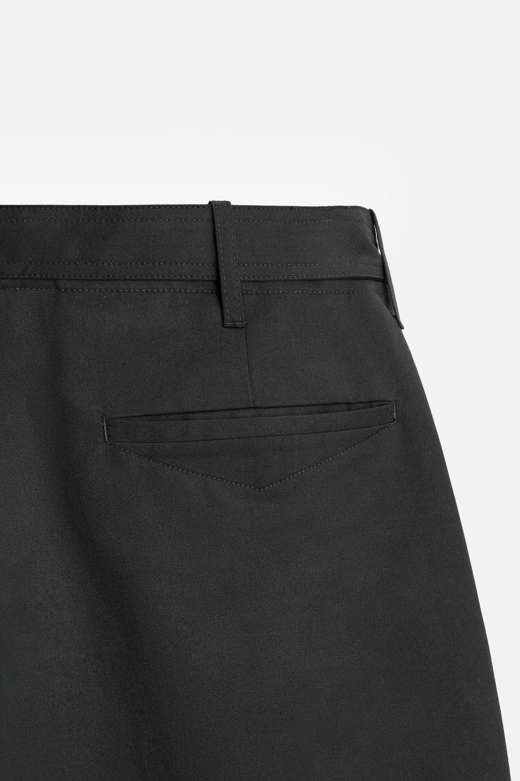 BELTED PLEATED SHORTS Product Image