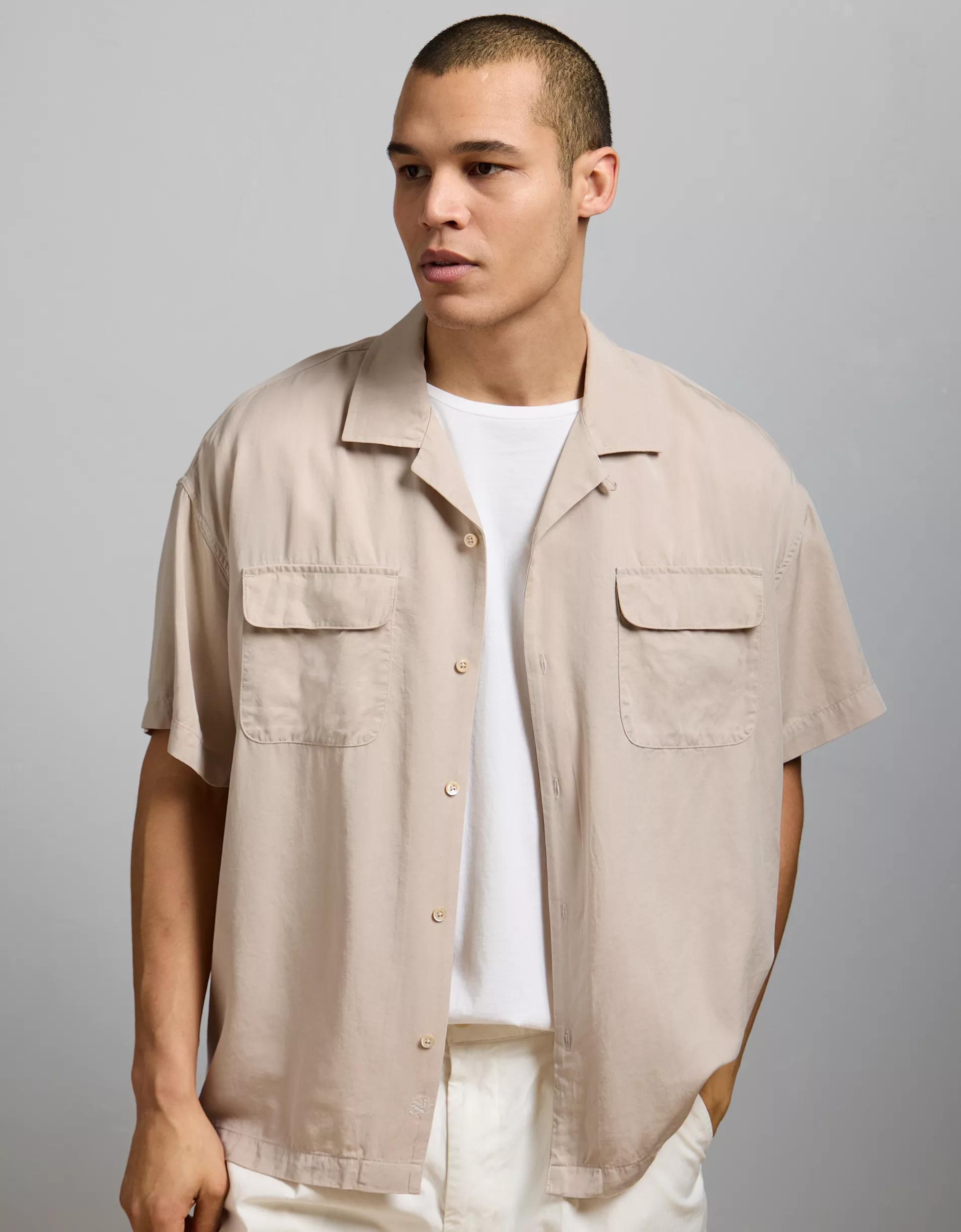 AE77 Premium Relaxed Short-Sleeve Button-Up Shirt Product Image