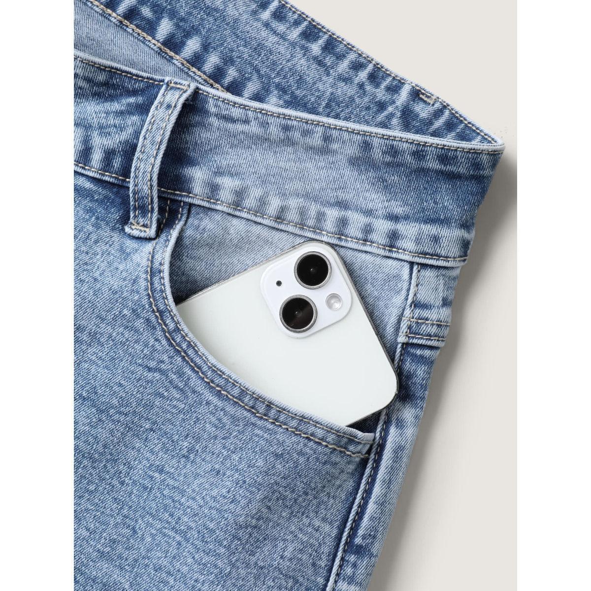 Plus Size Classic Cut Skinny-Fit Denim Shorts Women Midblue Medium stretch Everyday-Casual Slanted pocket Denim Shorts BloomChic 22/3X Product Image