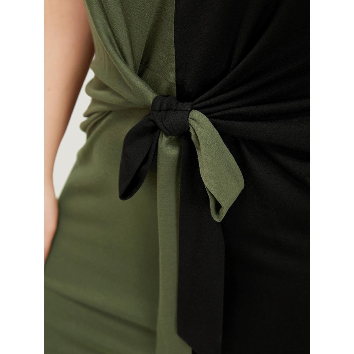 Plus Size Two Tone Batwing Sleeve Knot Front Dress ArmyGreen Women Casual Contrast Round Neck Short sleeve Curvy Knee Dress BloomChic 30/6X Product Image