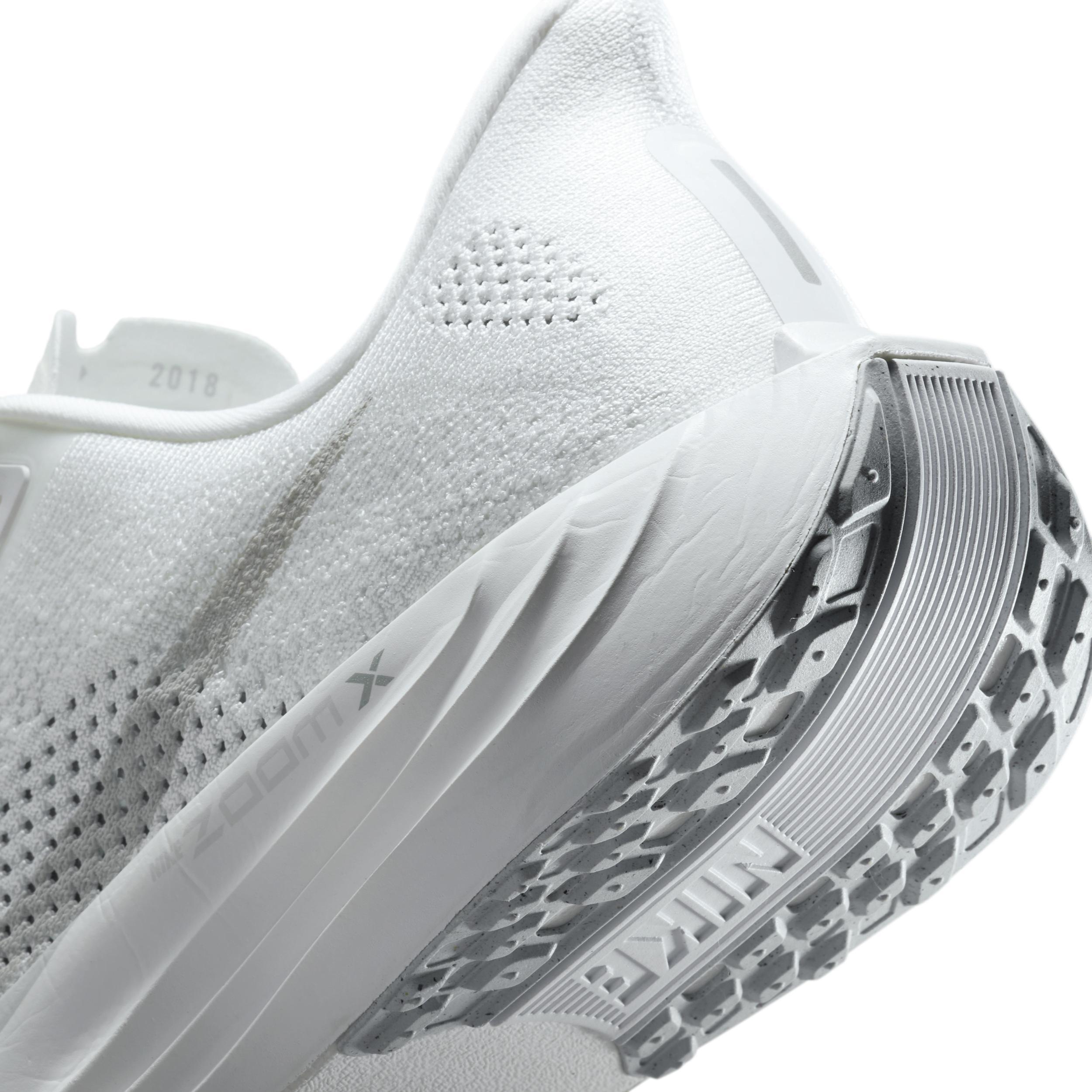 Nike Men's Pegasus Plus Road Running Shoes Product Image
