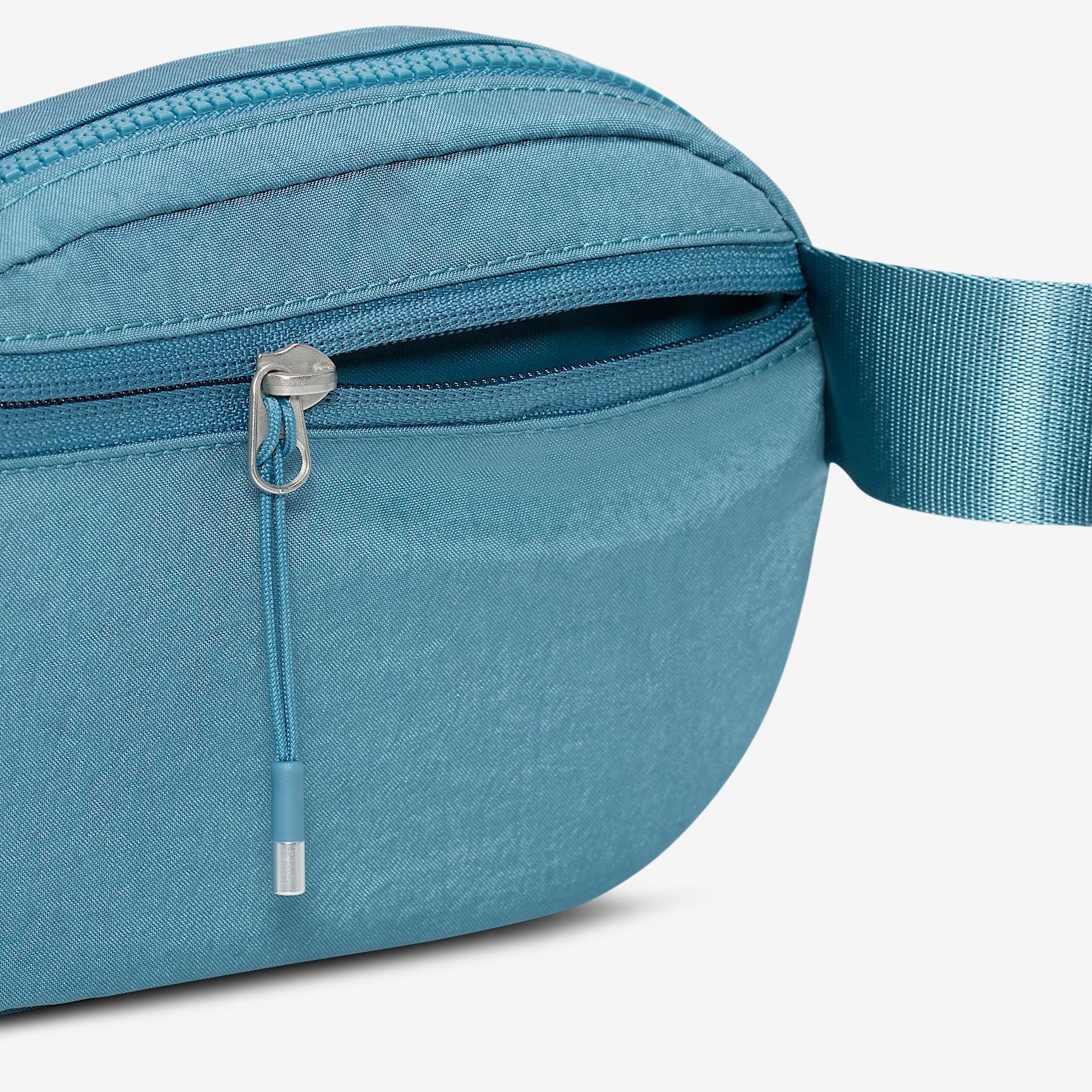 Nike Aura Crossbody Bag (2L) Product Image