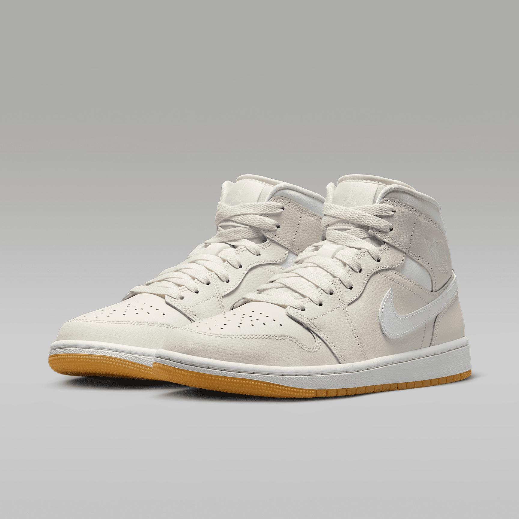 Women's Air Jordan 1 Mid Shoes Product Image