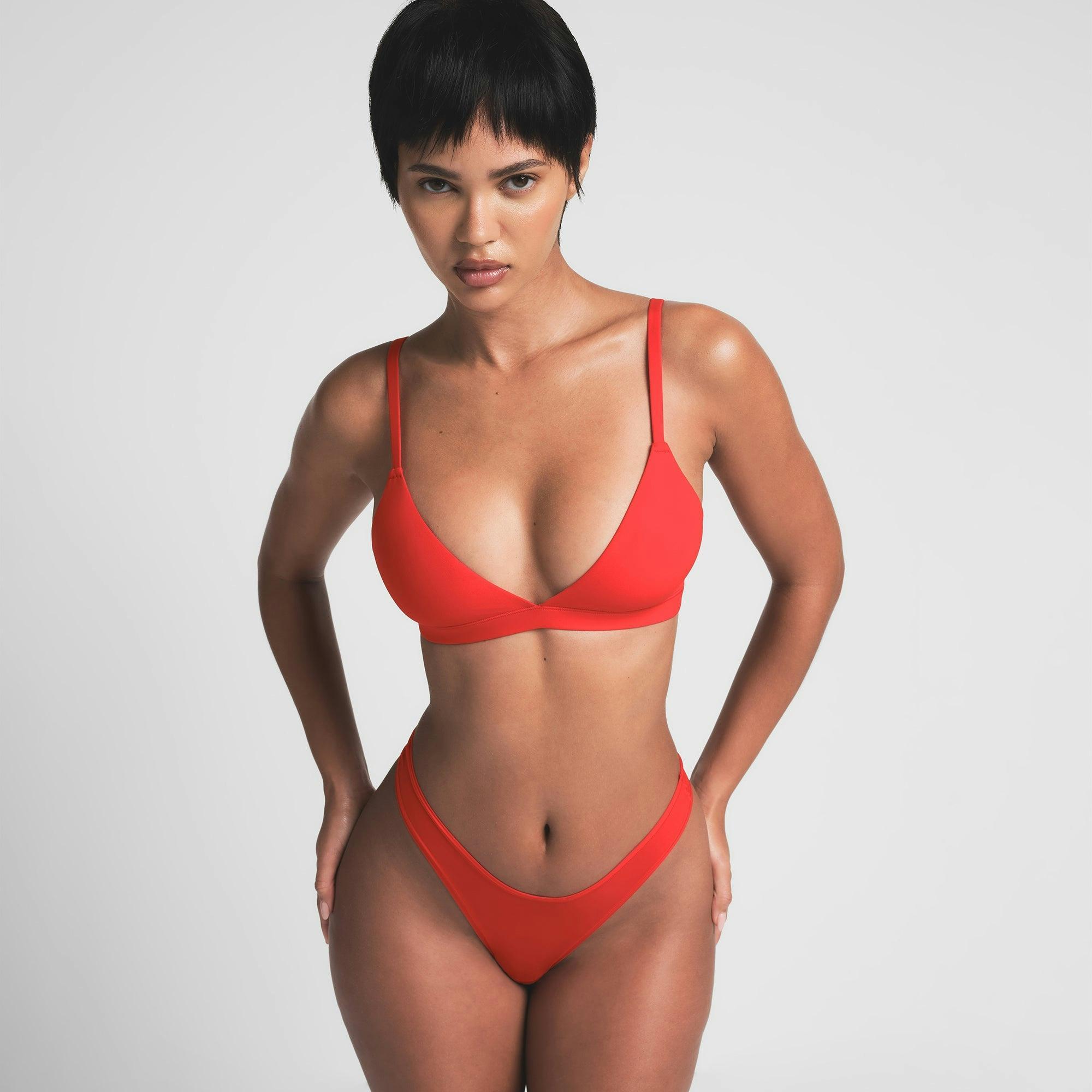 FITS EVERYBODY TRIANGLE BRALETTE | CHERRY Product Image