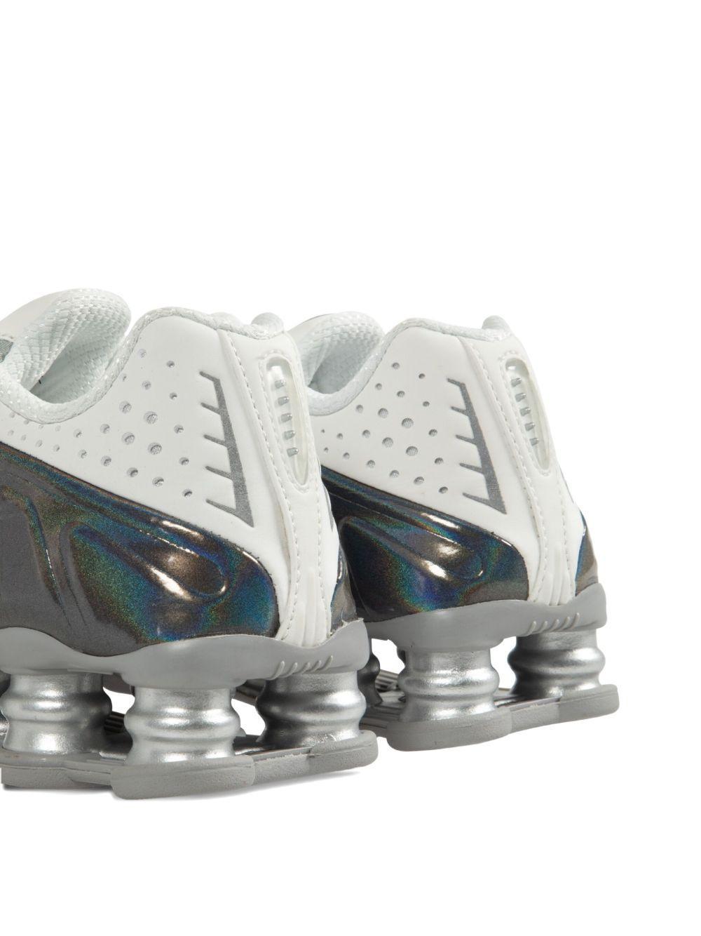 Shox R4 sneakers Product Image
