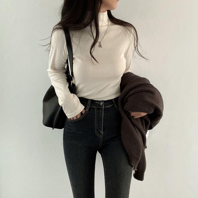 Long-Sleeve Mock Neck Plain T-Shirt Product Image