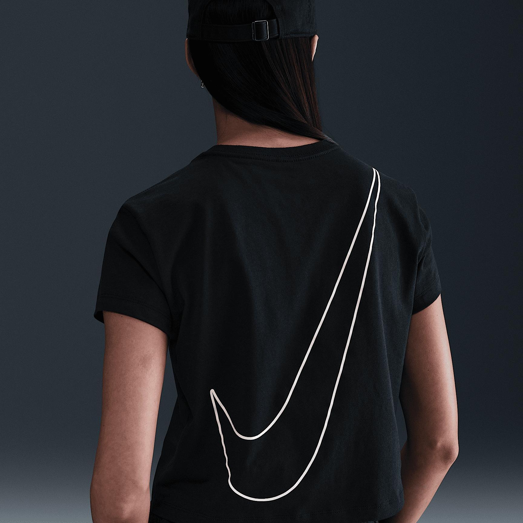 Nike Sportswear Club Women's Short-Sleeve Cropped Graphic T-Shirt Product Image