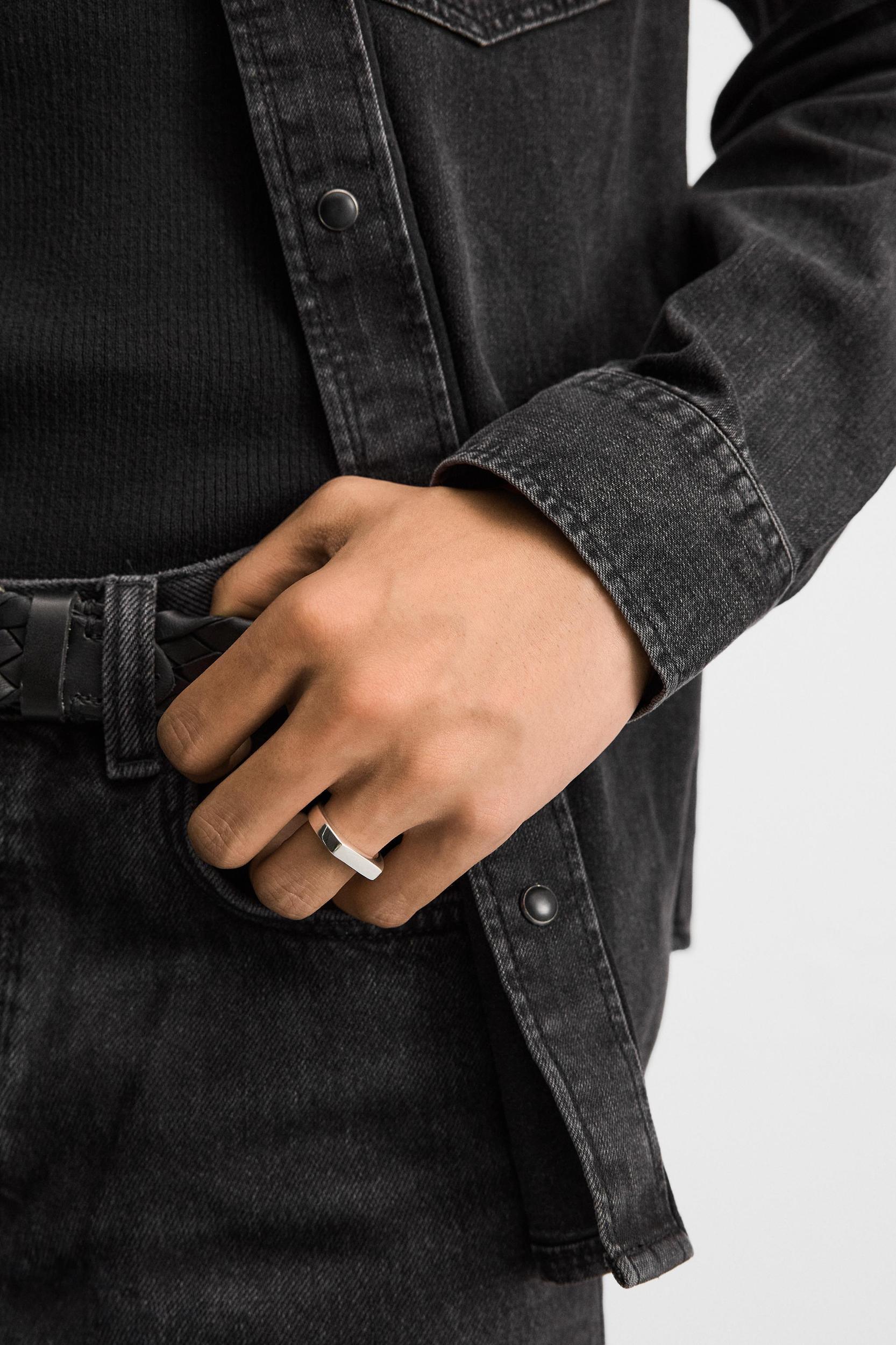 SIGNET RING Product Image