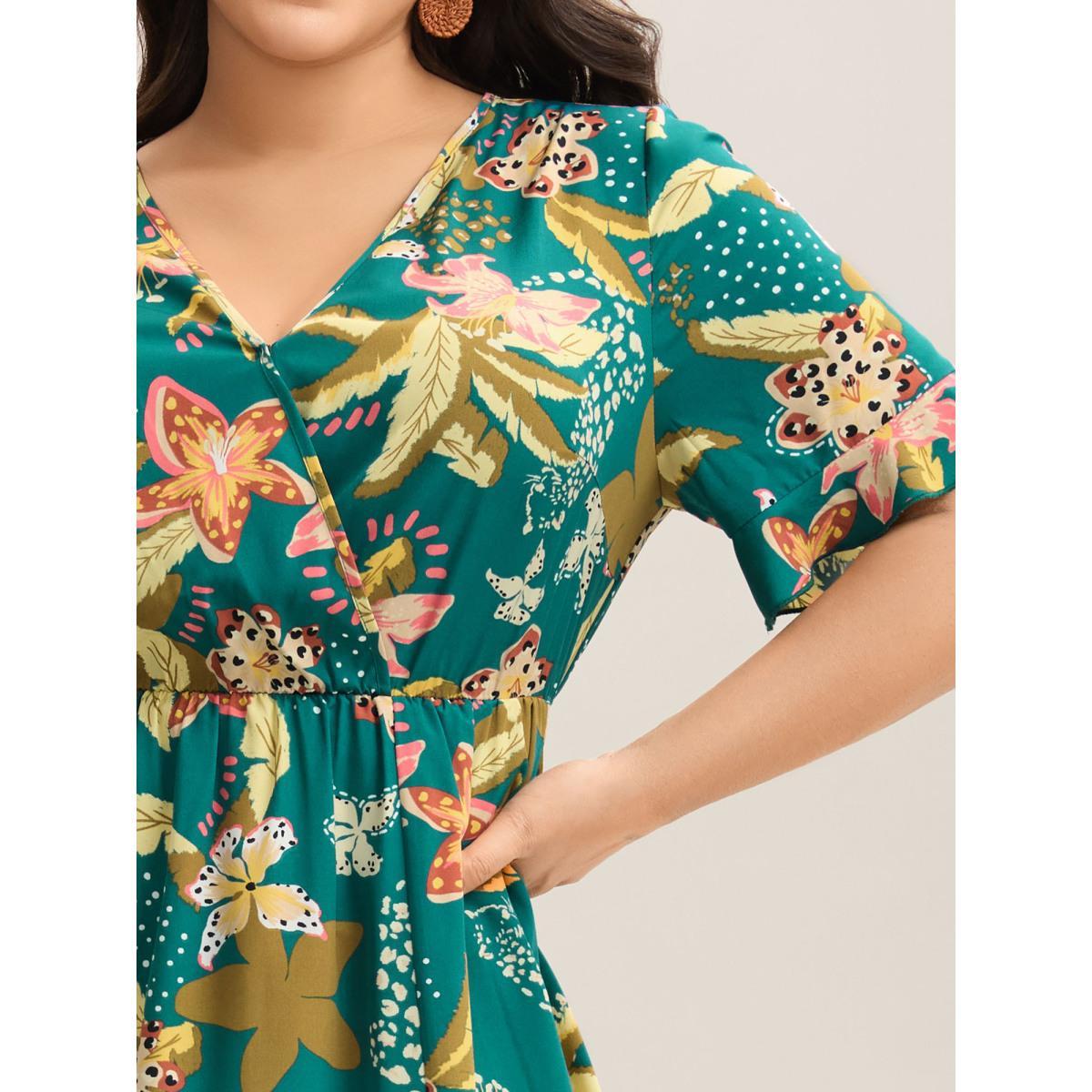 Plus Size Tropical Floral Print Pockets Flowy Midi Dress Teal Women Overlap Collar Short sleeve Curvy BloomChic 30/6X Product Image