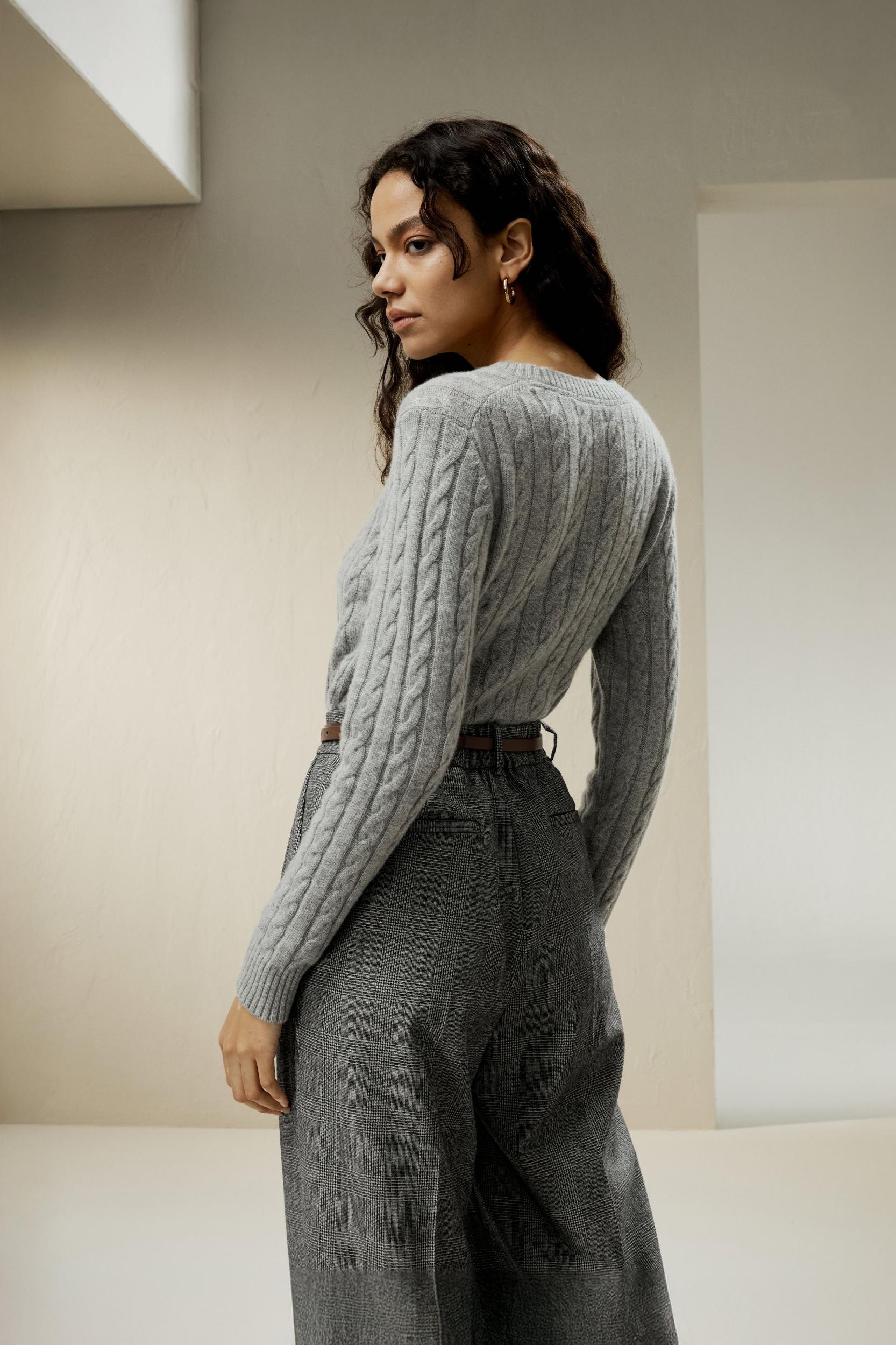 Classic Cable Knit Sweater with Ribbed Edges Product Image