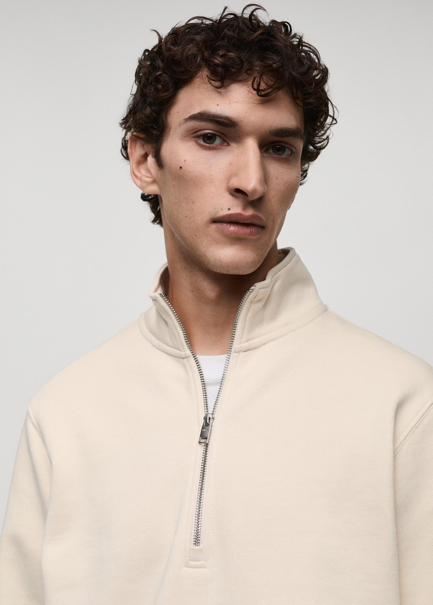 Regular-fit zipper-neck sweatshirt - Men | MANGO USA Product Image