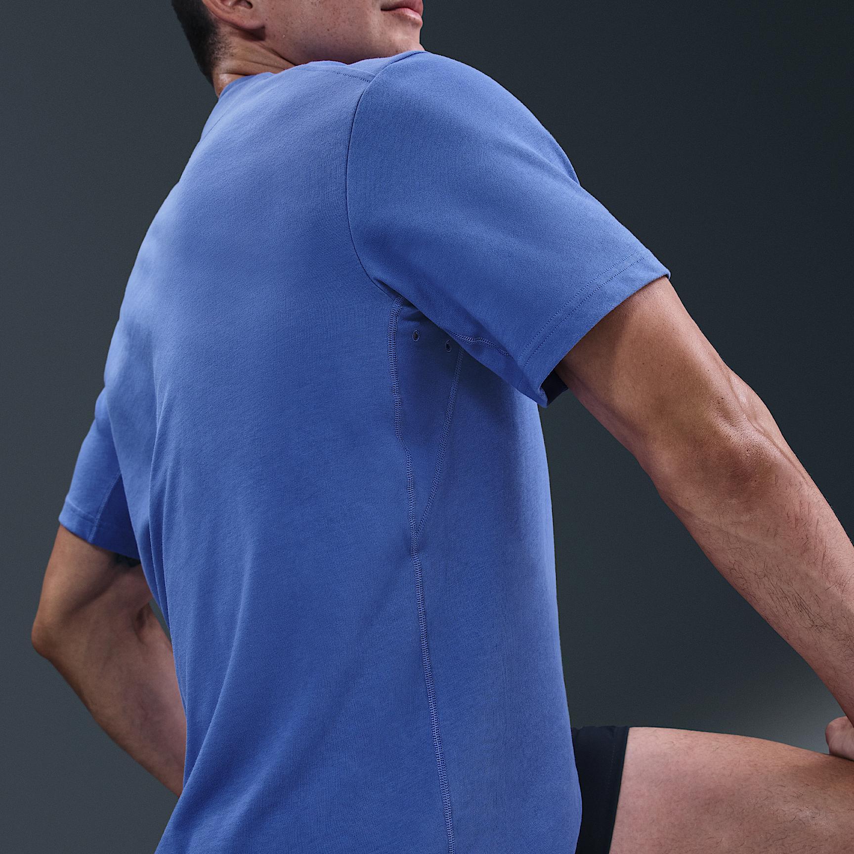 Nike Primary Men's Dri-FIT Short-Sleeve Versatile Top Product Image