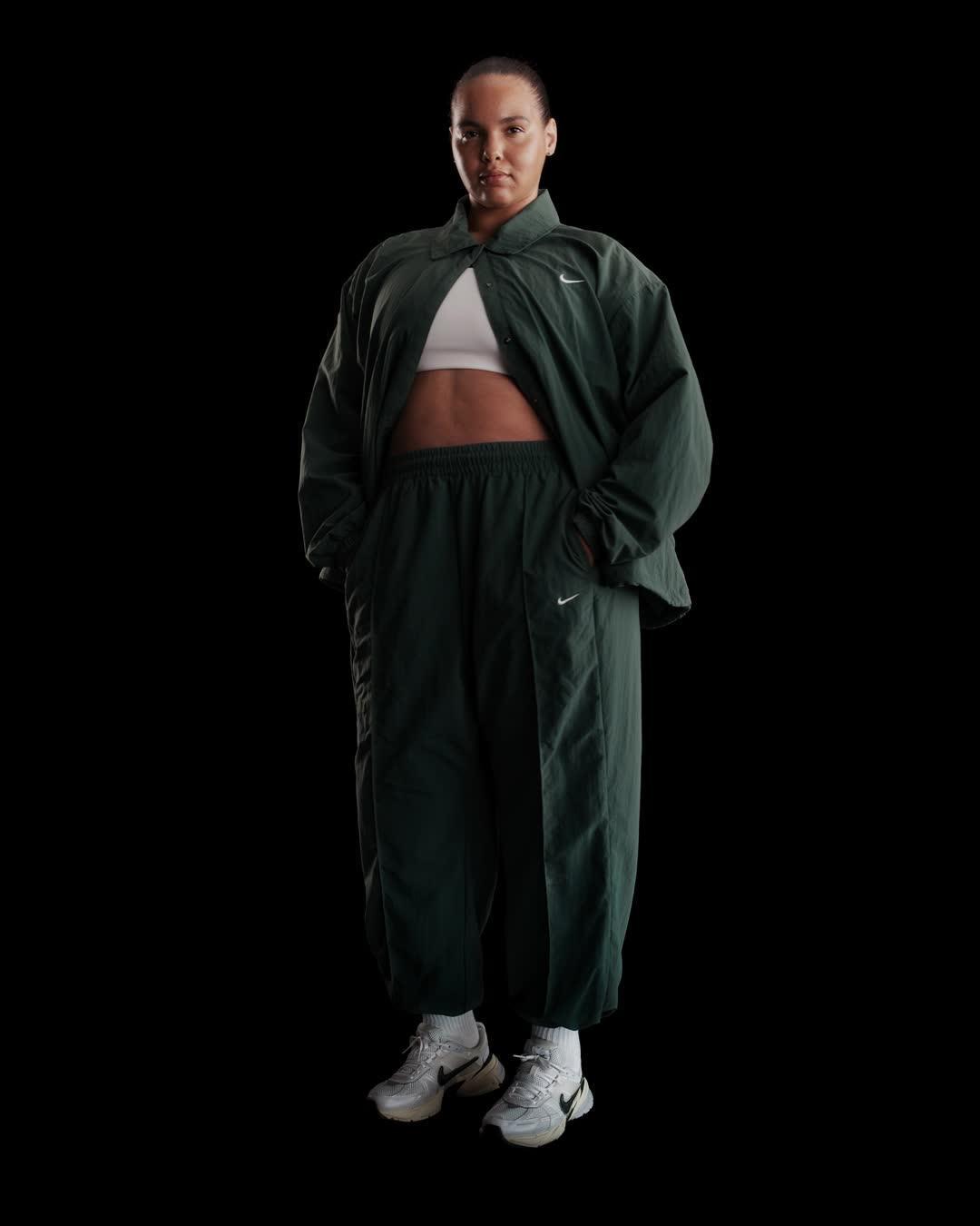 Nike Sportswear Everything Wovens Women's Mid-Rise Open-Hem Pants (Plus Size) Product Image