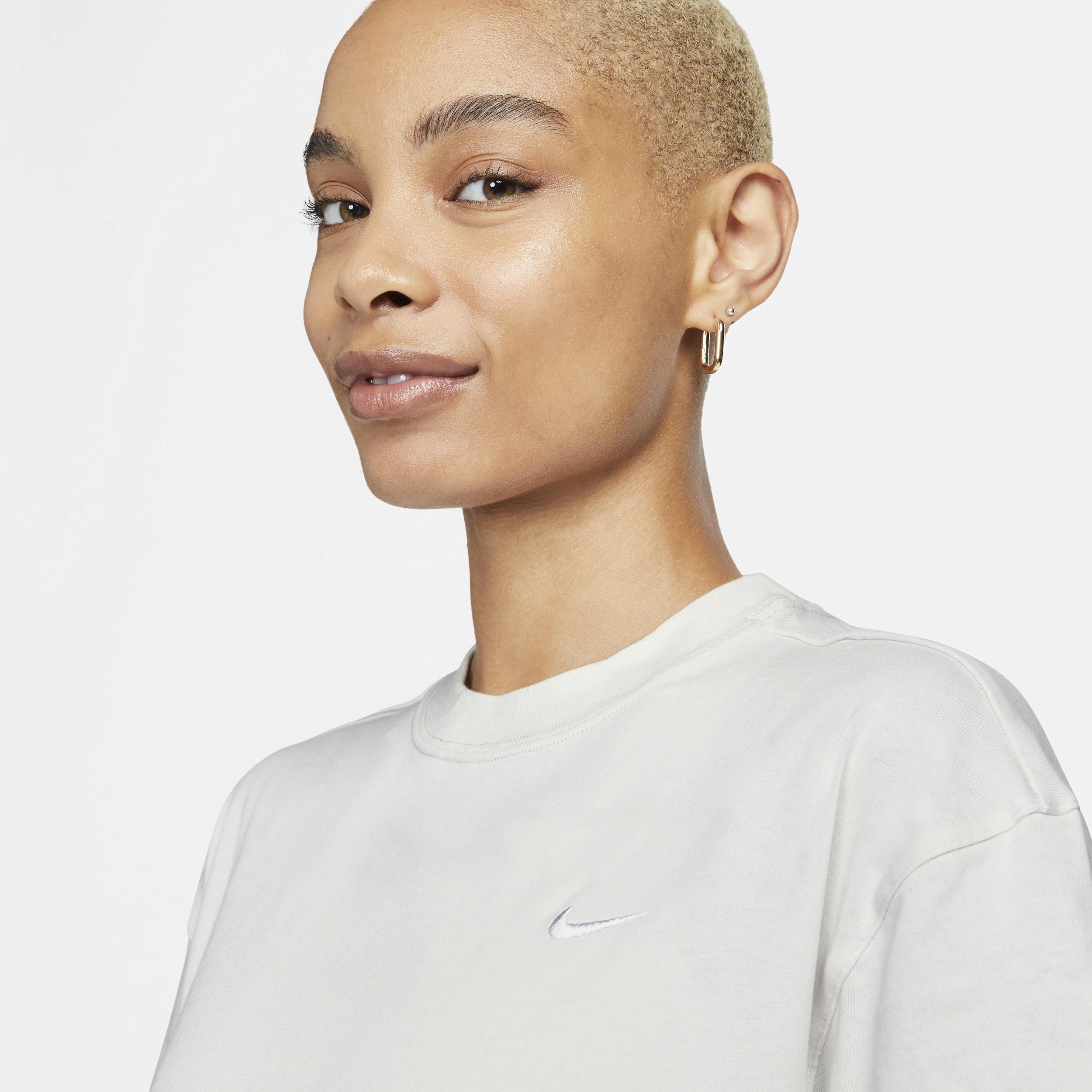 Nike Solo Swoosh Women's T-Shirt Product Image