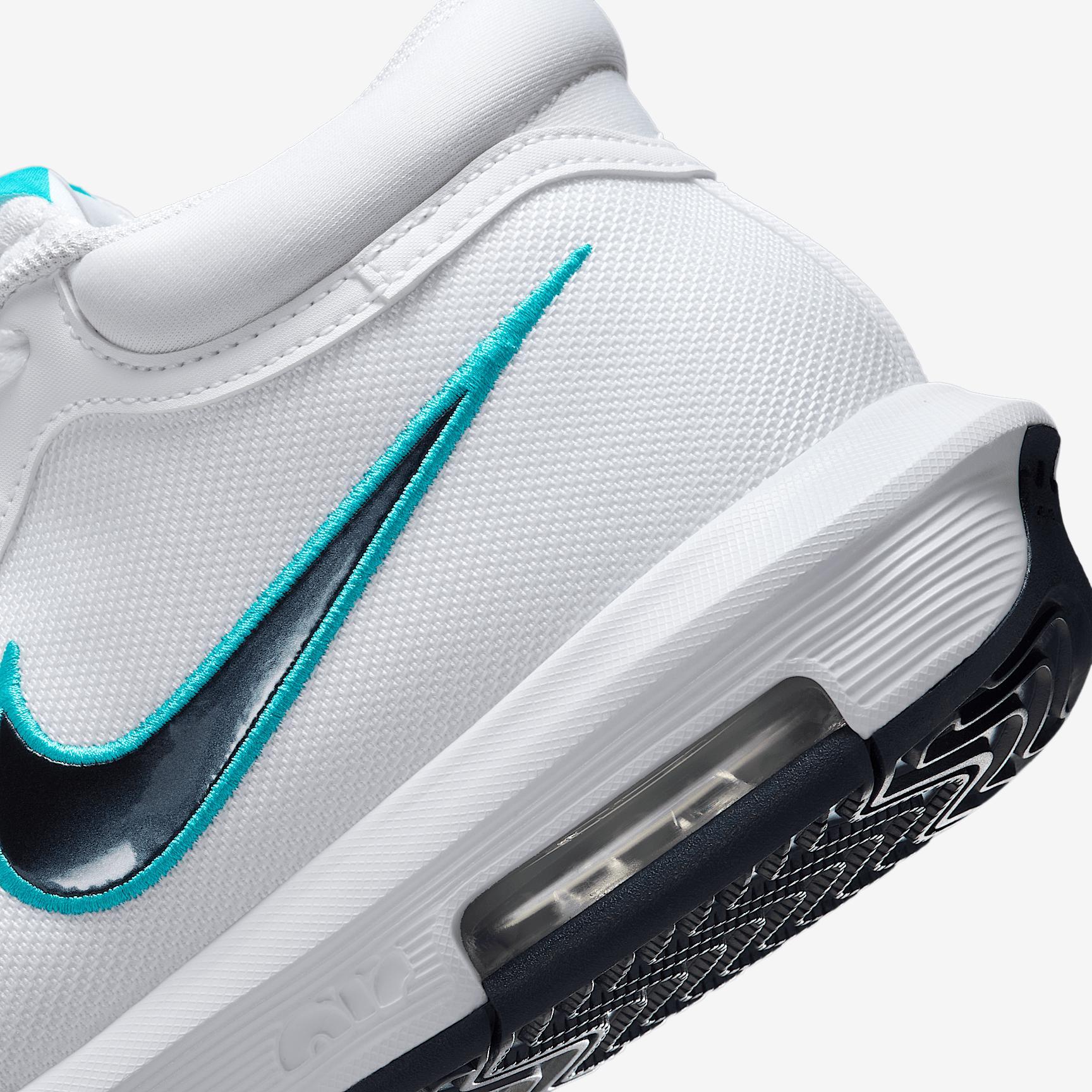 Nike Men's LeBron Witness VIII Basketball Shoes Product Image