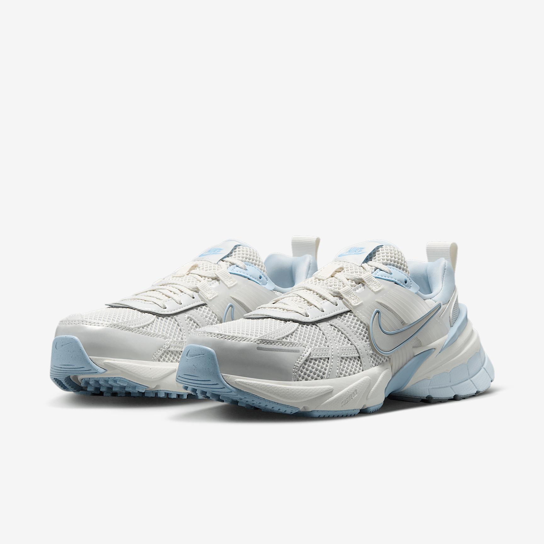 Nike Women's V2K Run Shoes Product Image