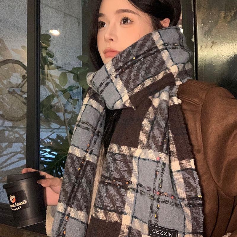 Houndstooth Shawl Product Image