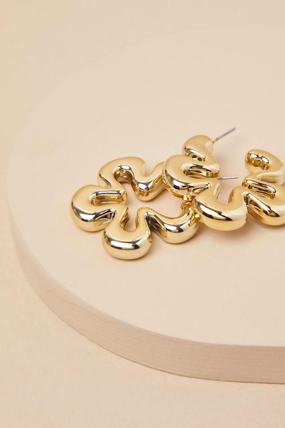 Pila Gold Chunky Flower Hoop Earrings Product Image