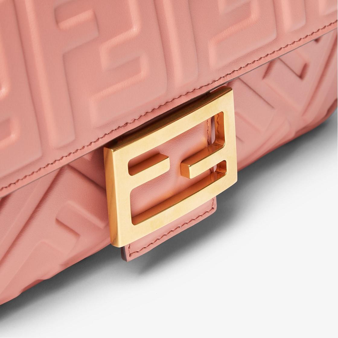 BaguettePink leather bag Product Image